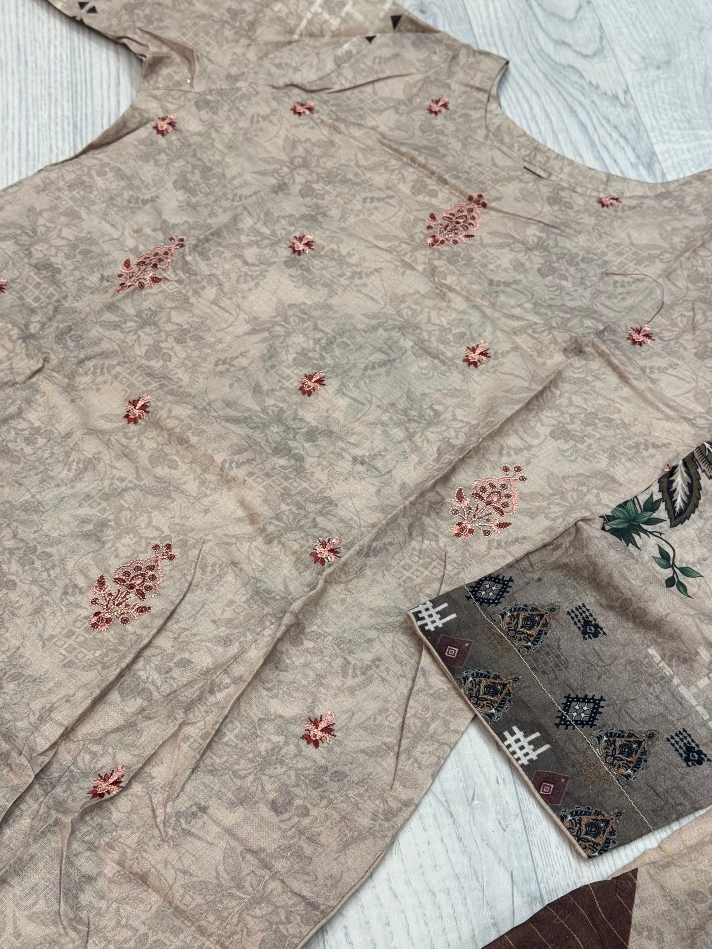 3-teiliges Suit Set aus Lawn- Suit D02