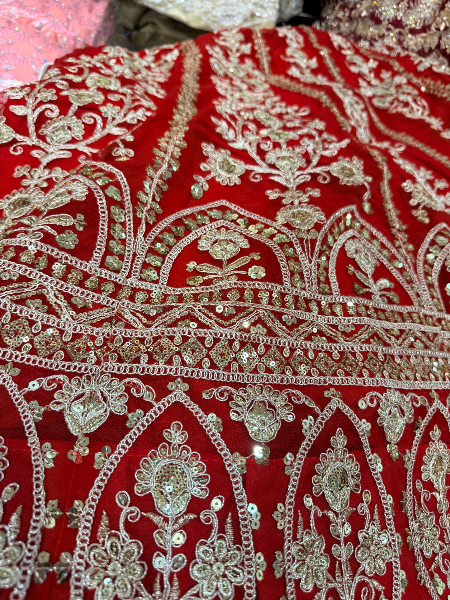 Rotes Net Sequins Work Lehenga Choli