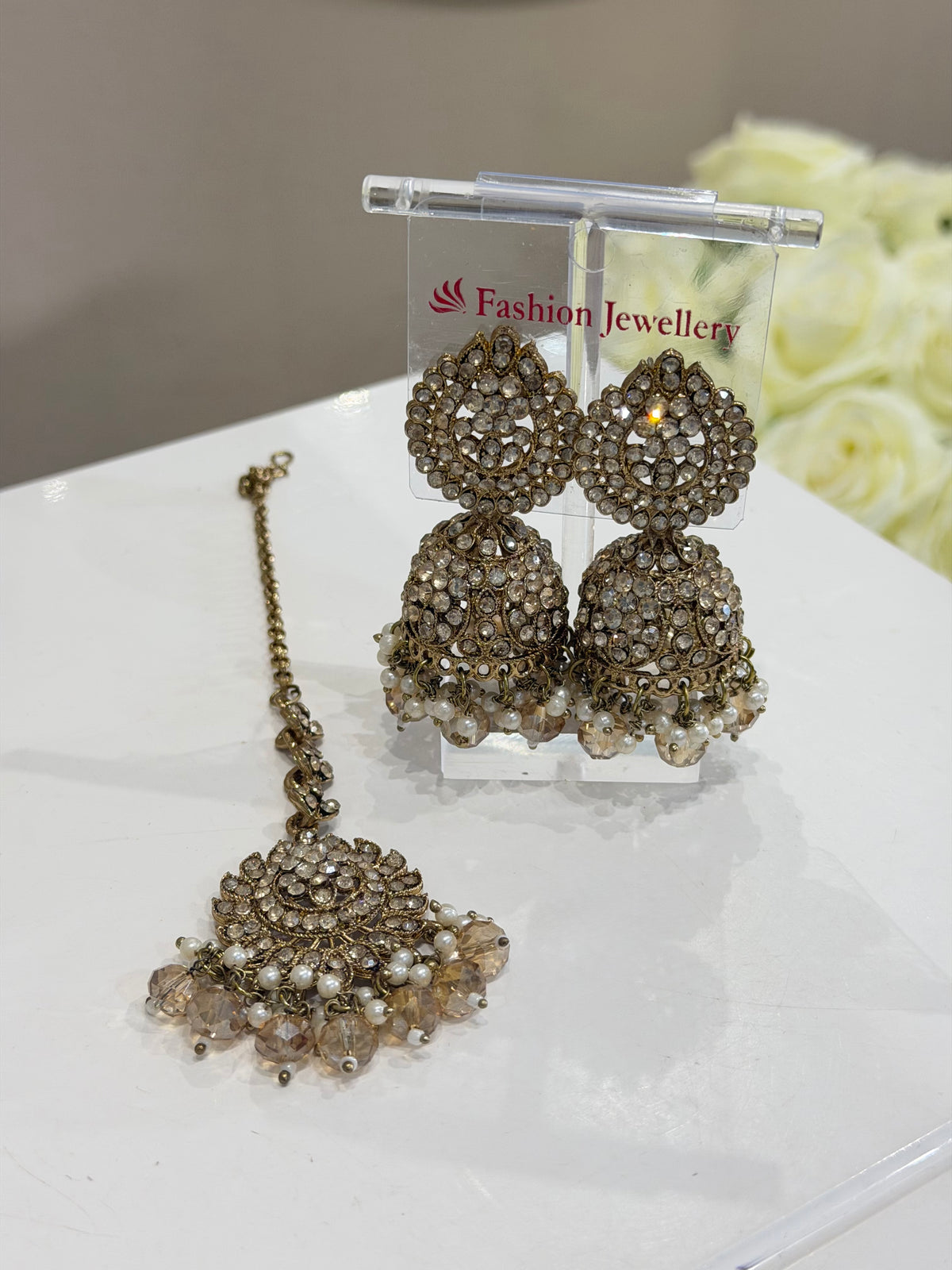 Jhumki Earrings und Tikka Jewellery