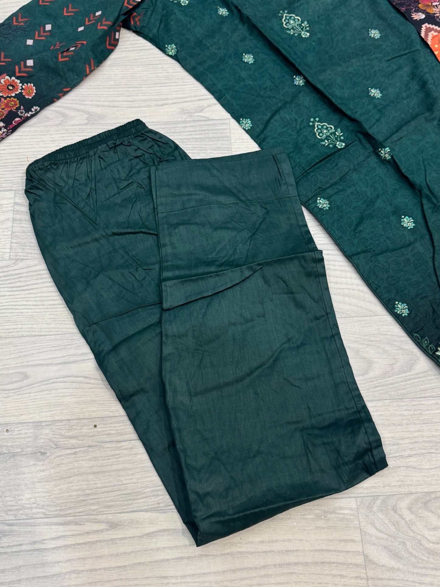 3-teiliges Suit Set aus Lawn- Suit D05