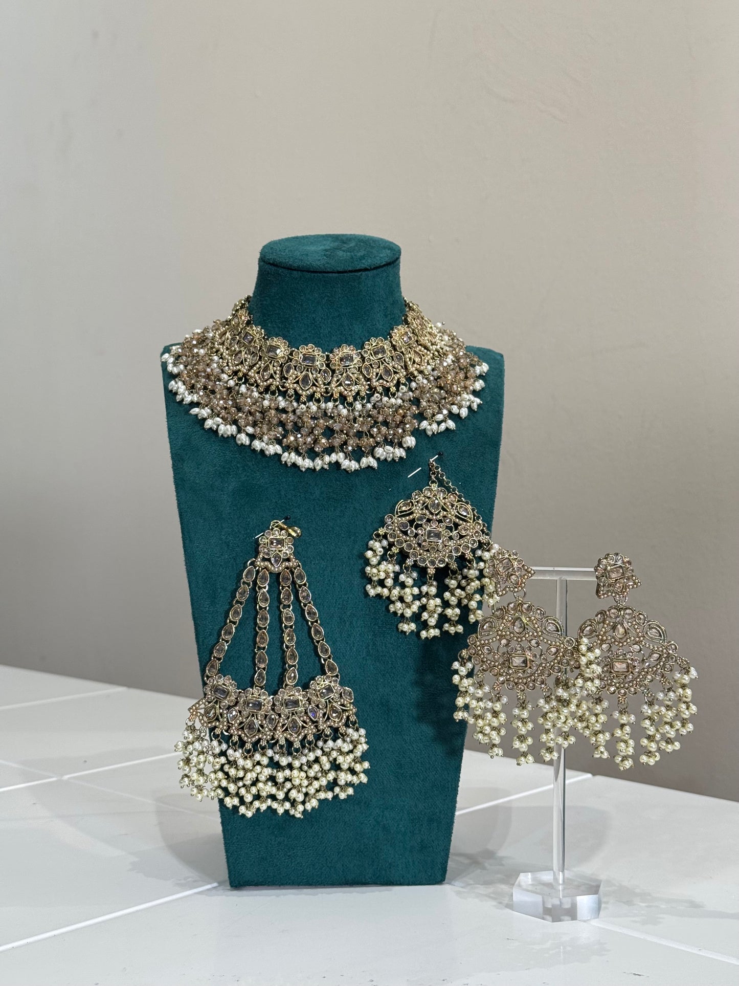 Gold Jewellery Set