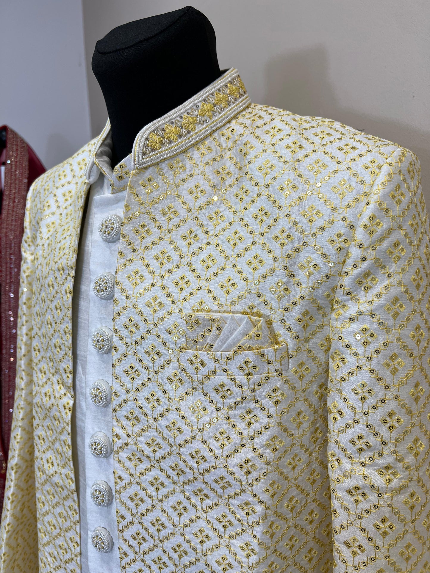 Sharvani in Creme Gold/Gelb