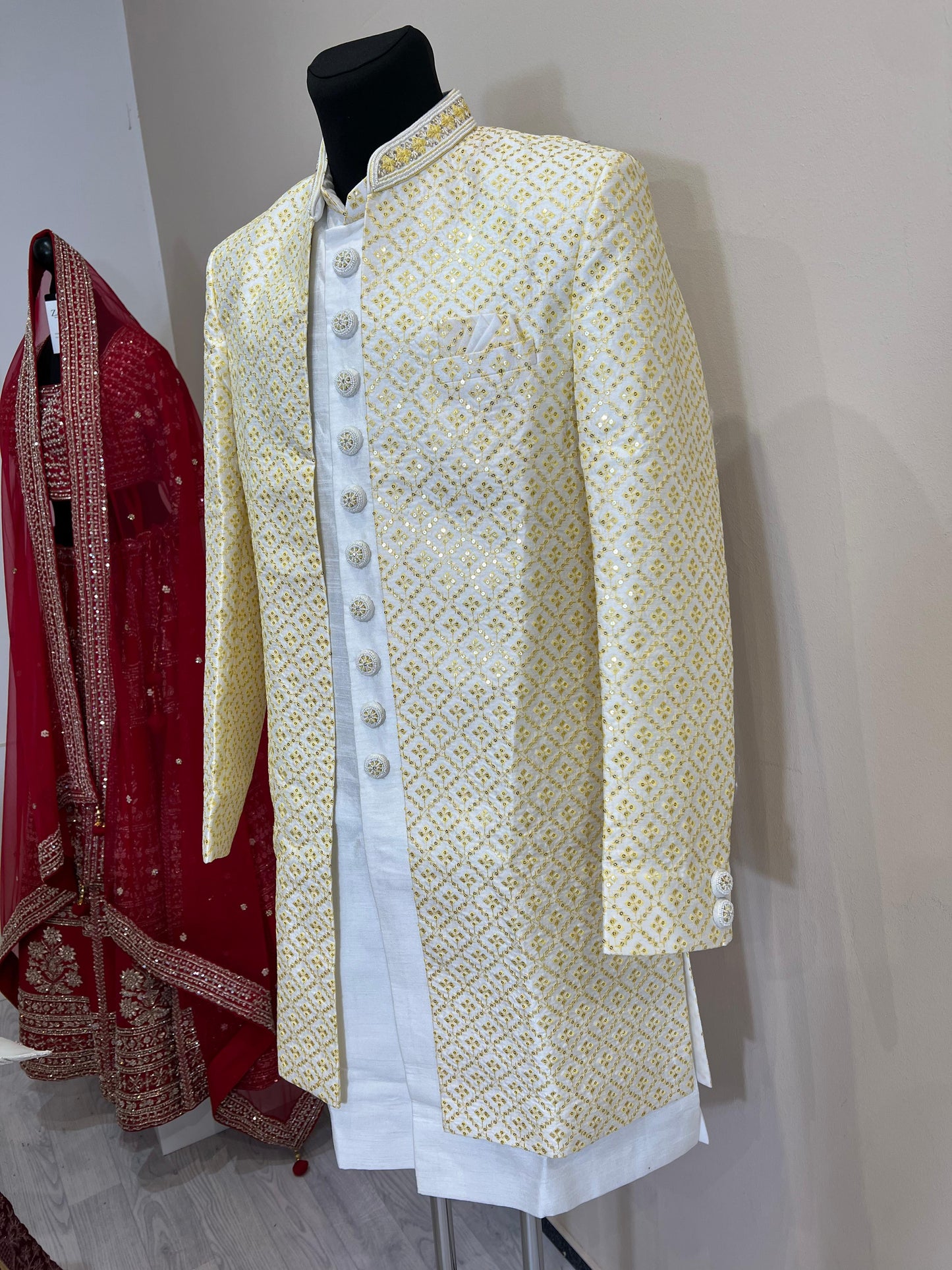 Sharvani in Creme Gold/Gelb
