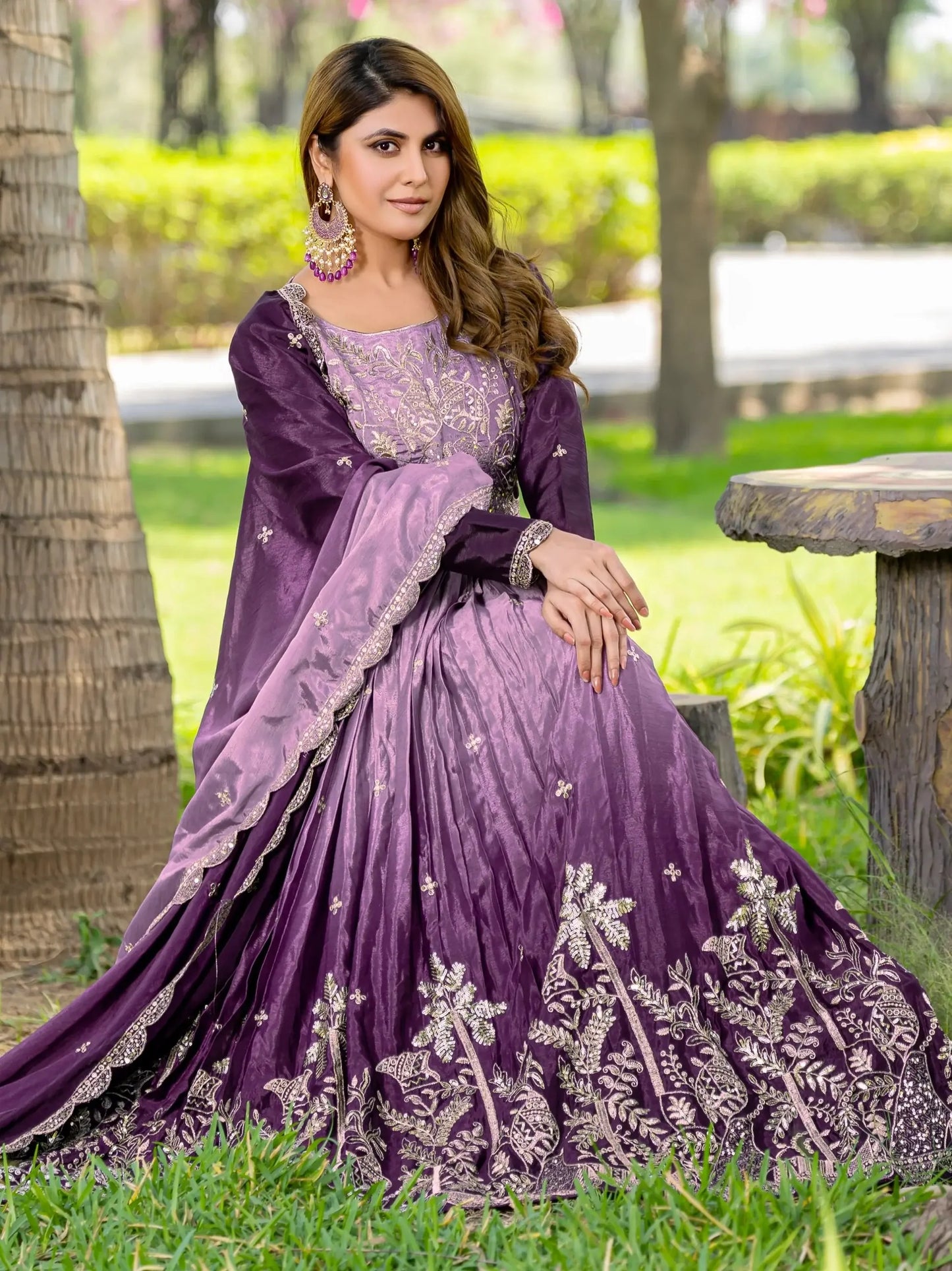 Violettfarbenes Chinon Anarkali