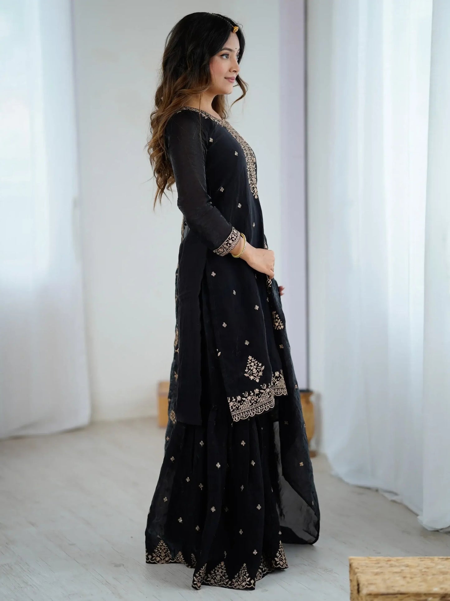 Elegantes Schwarzes Sharara-Set mit Embroiderywork