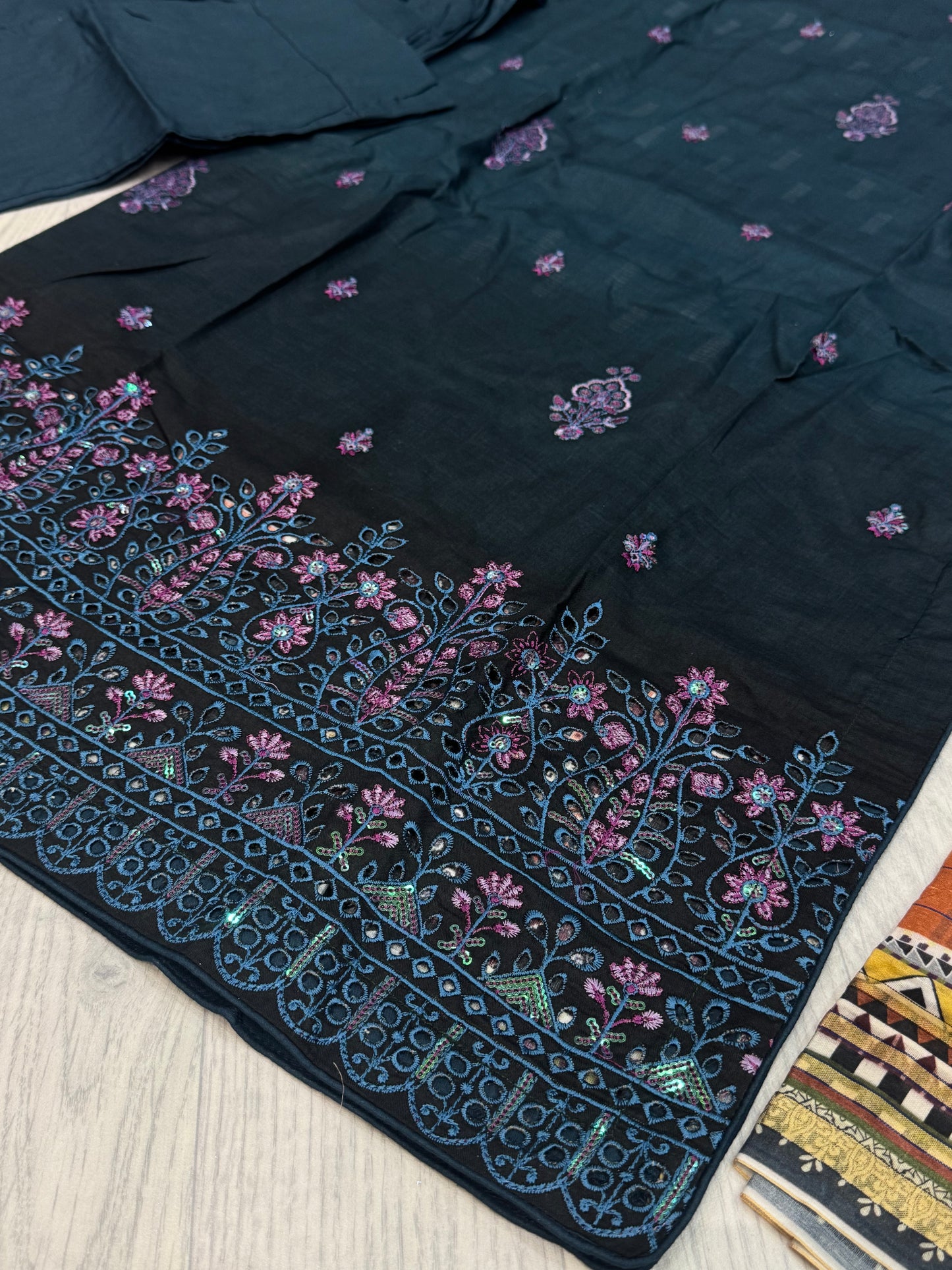 3-teiliges Suit Set aus Lawn- Suit D04