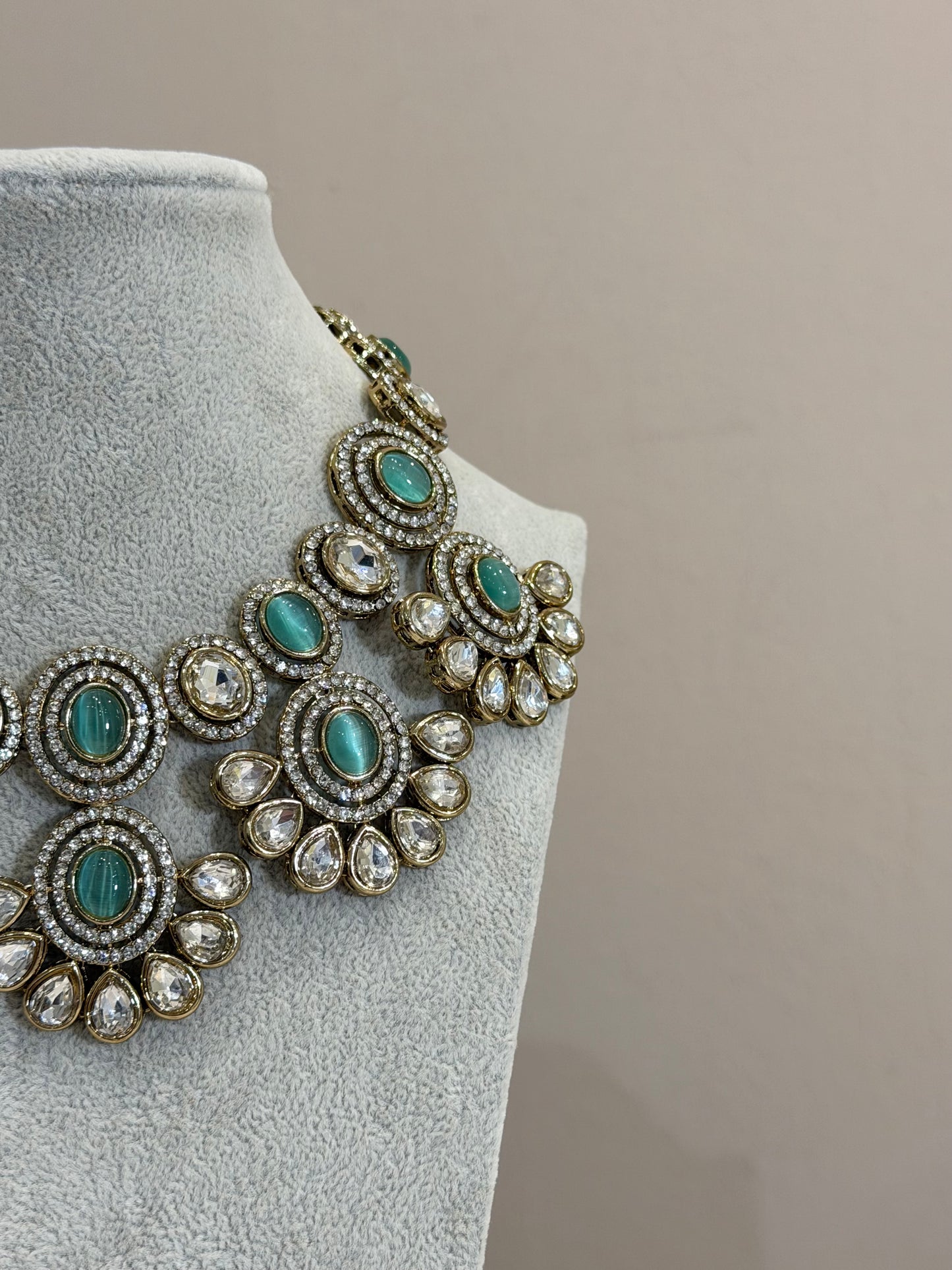 Traditionelles American Diamon Kundan Jewellery Set - 4 Colours
