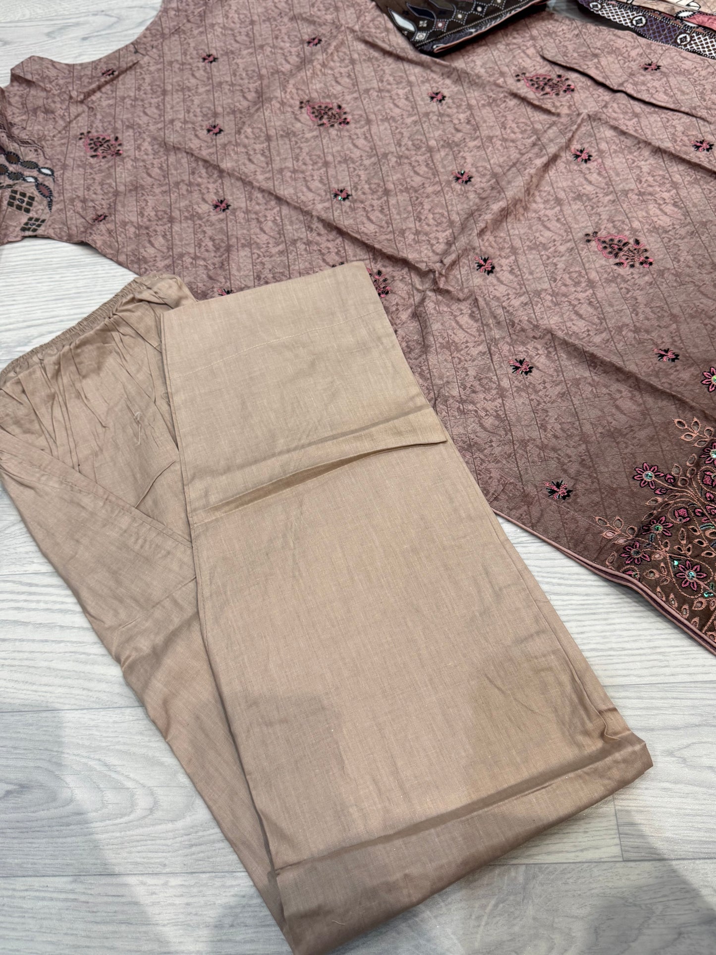 3-teiliges Suit Set aus Lawn- Suit D03