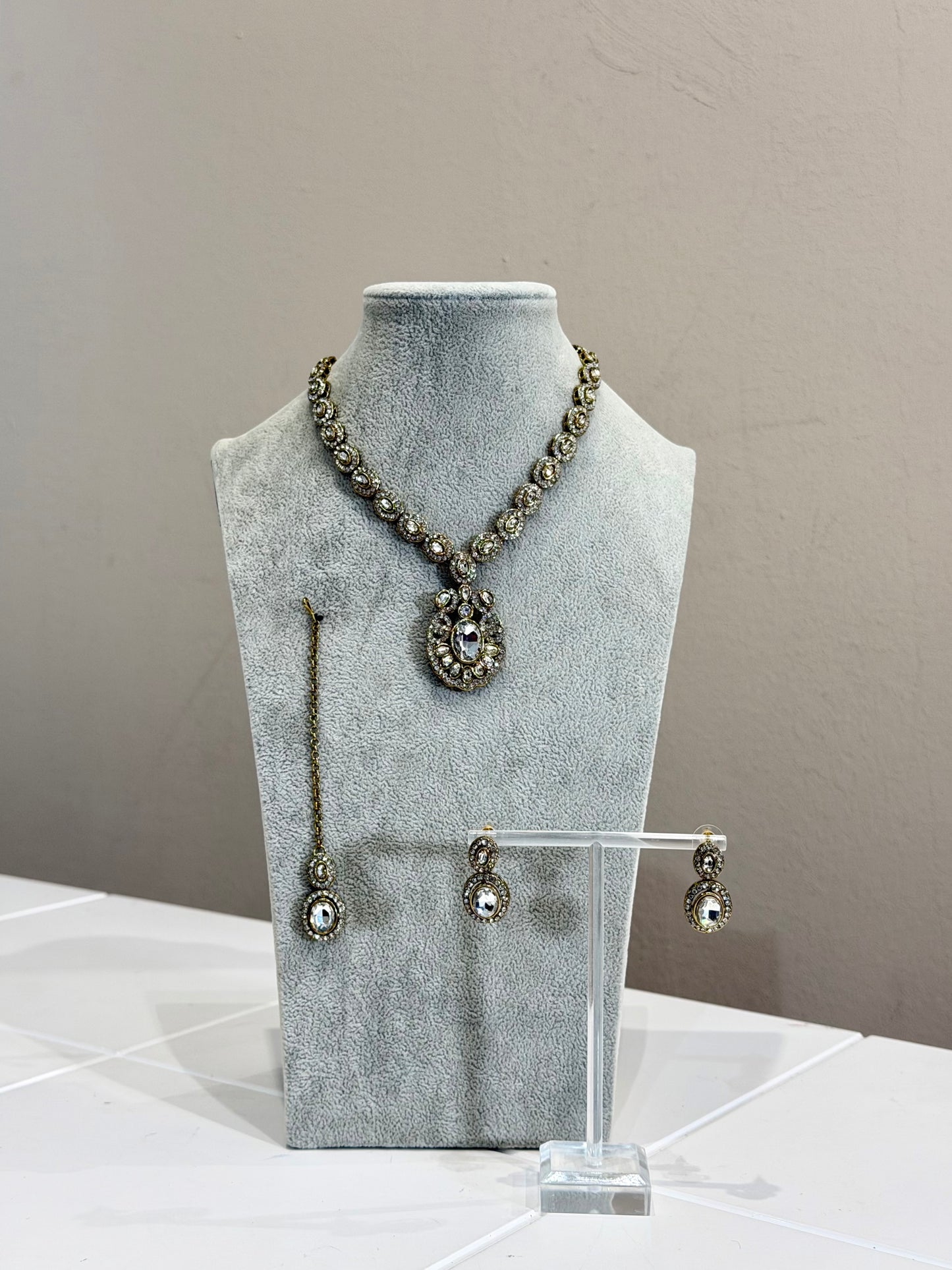 Traditionelles American Diamon Kundan Jewellery Set - 3 Colours