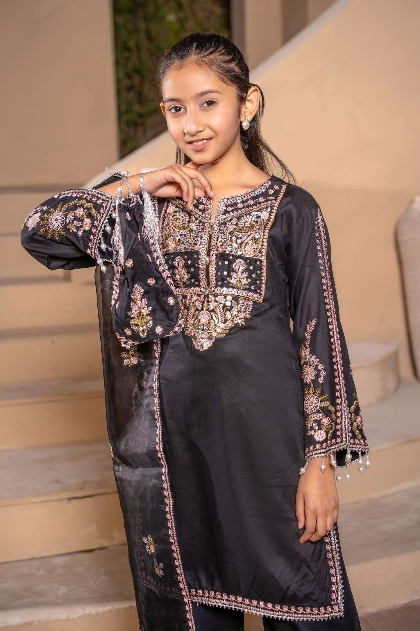 Mother Daughter Linen Embroidered - Black