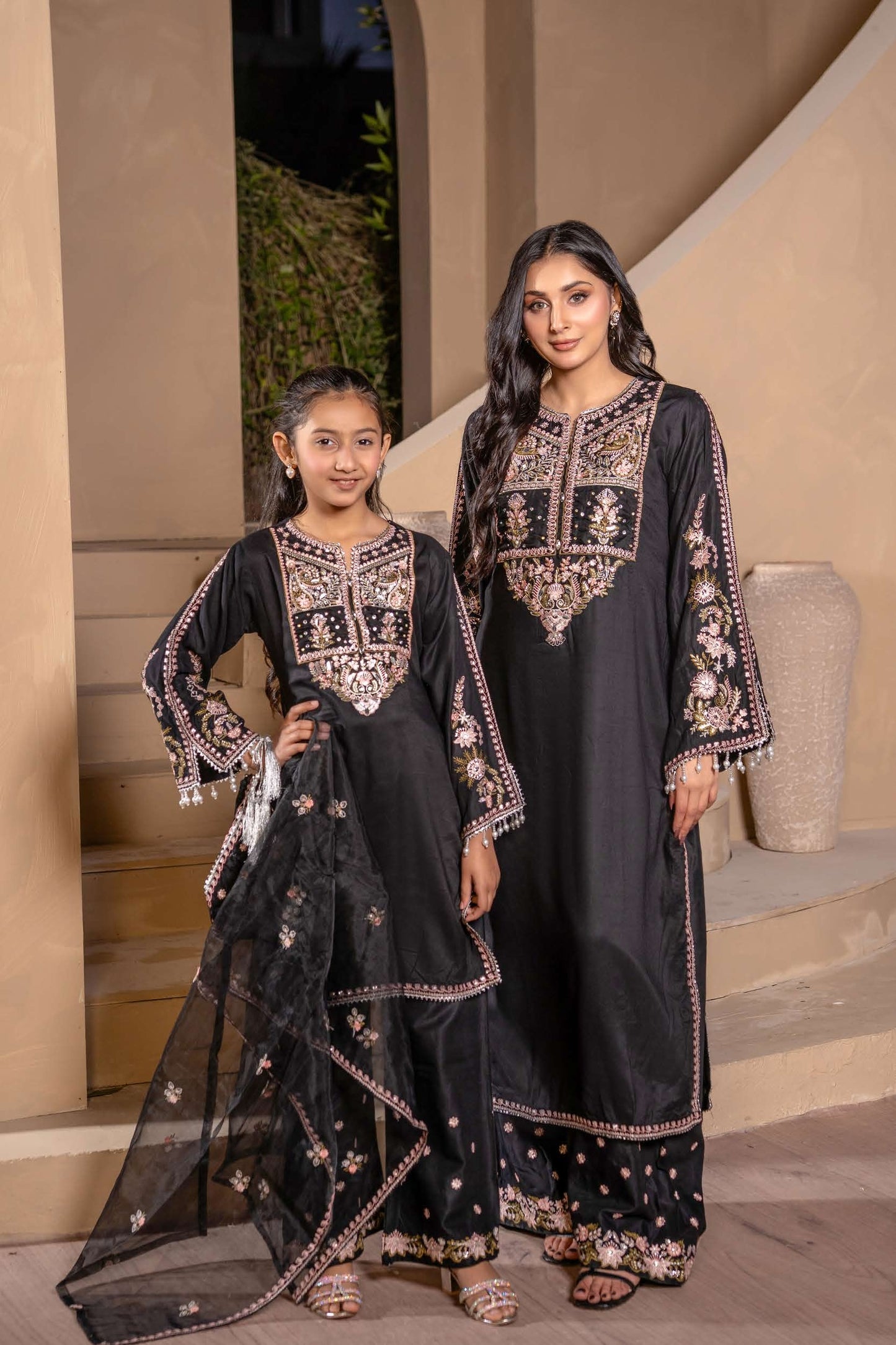 Mother Daughter Linen Embroidered - Black