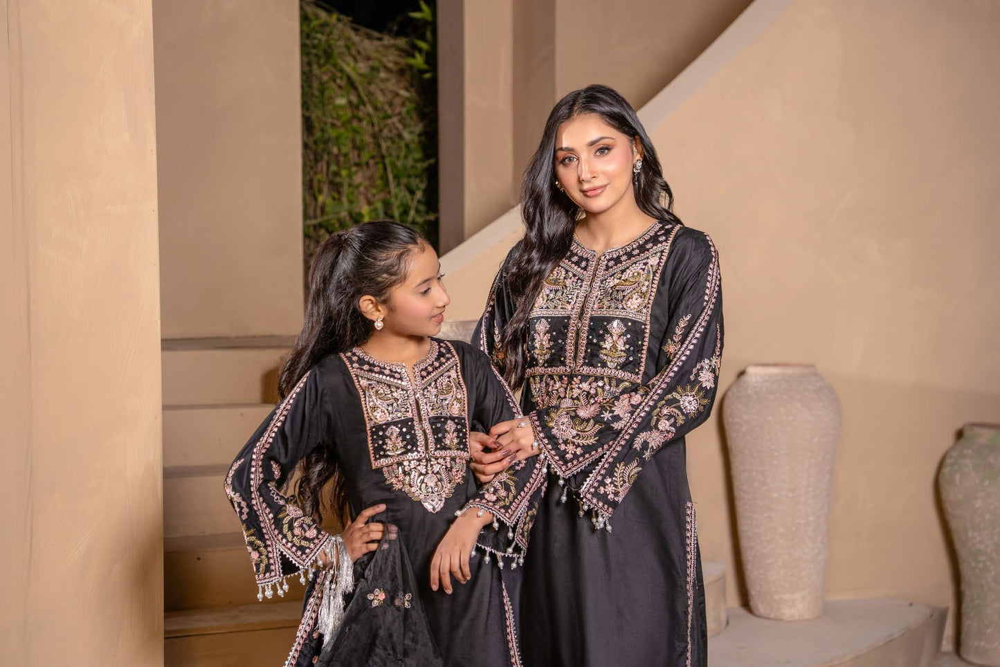 Mother Daughter Linen Embroidered - Black