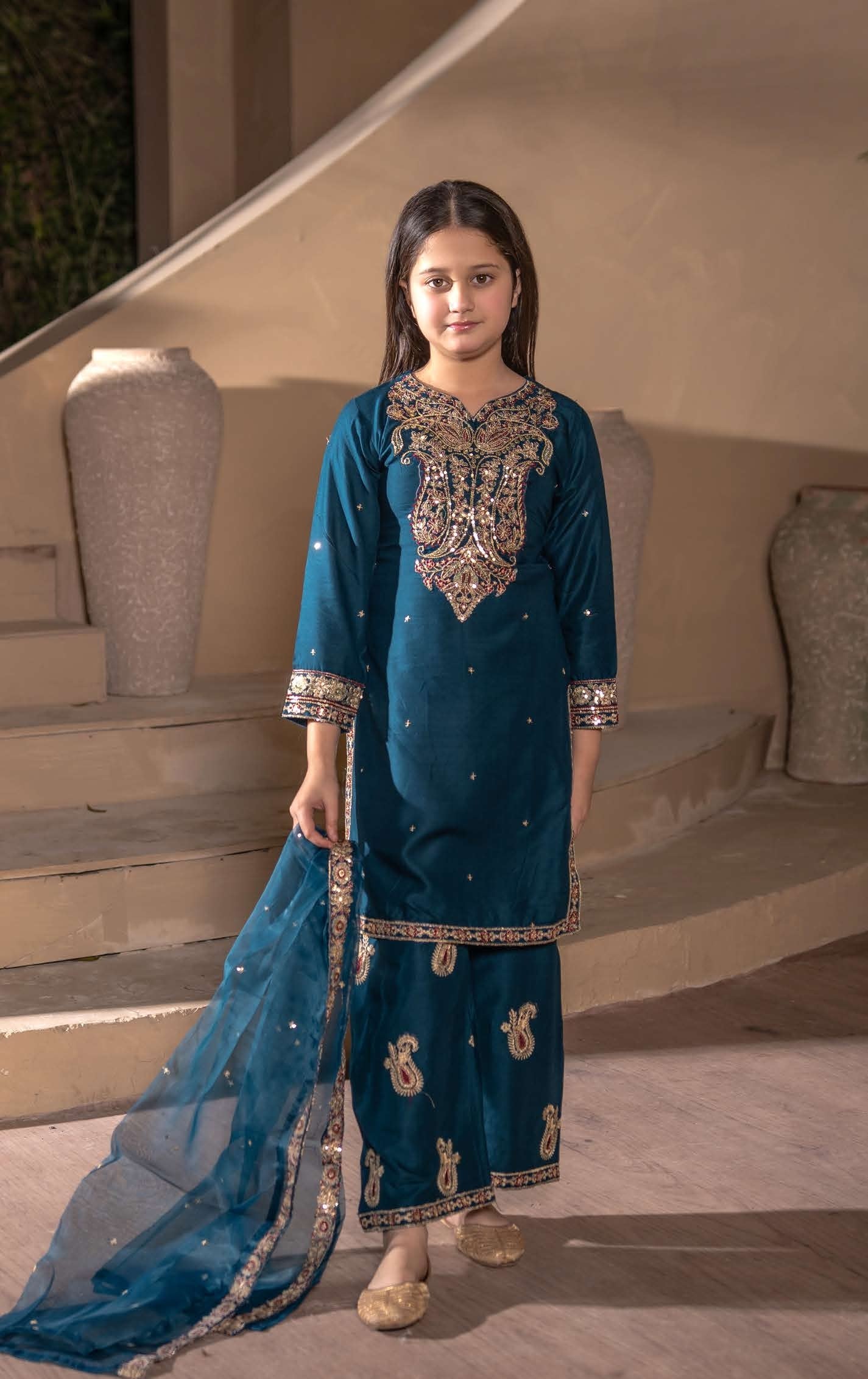 Mother Daughter Linen Embroidered - Teal Blau