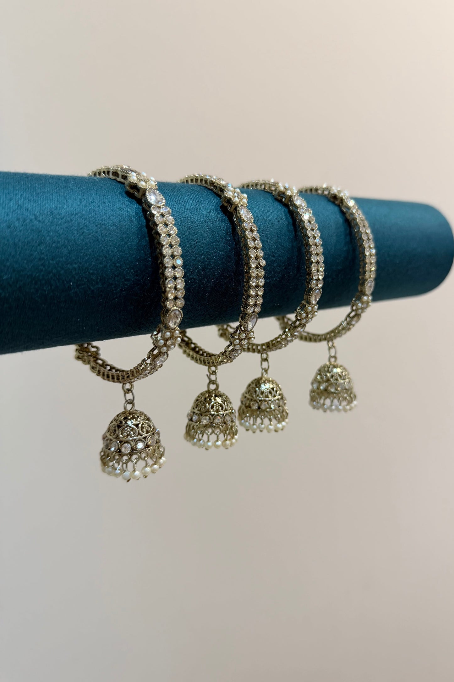 Antik-Gold Jhumka Bangles (4-Teilig)