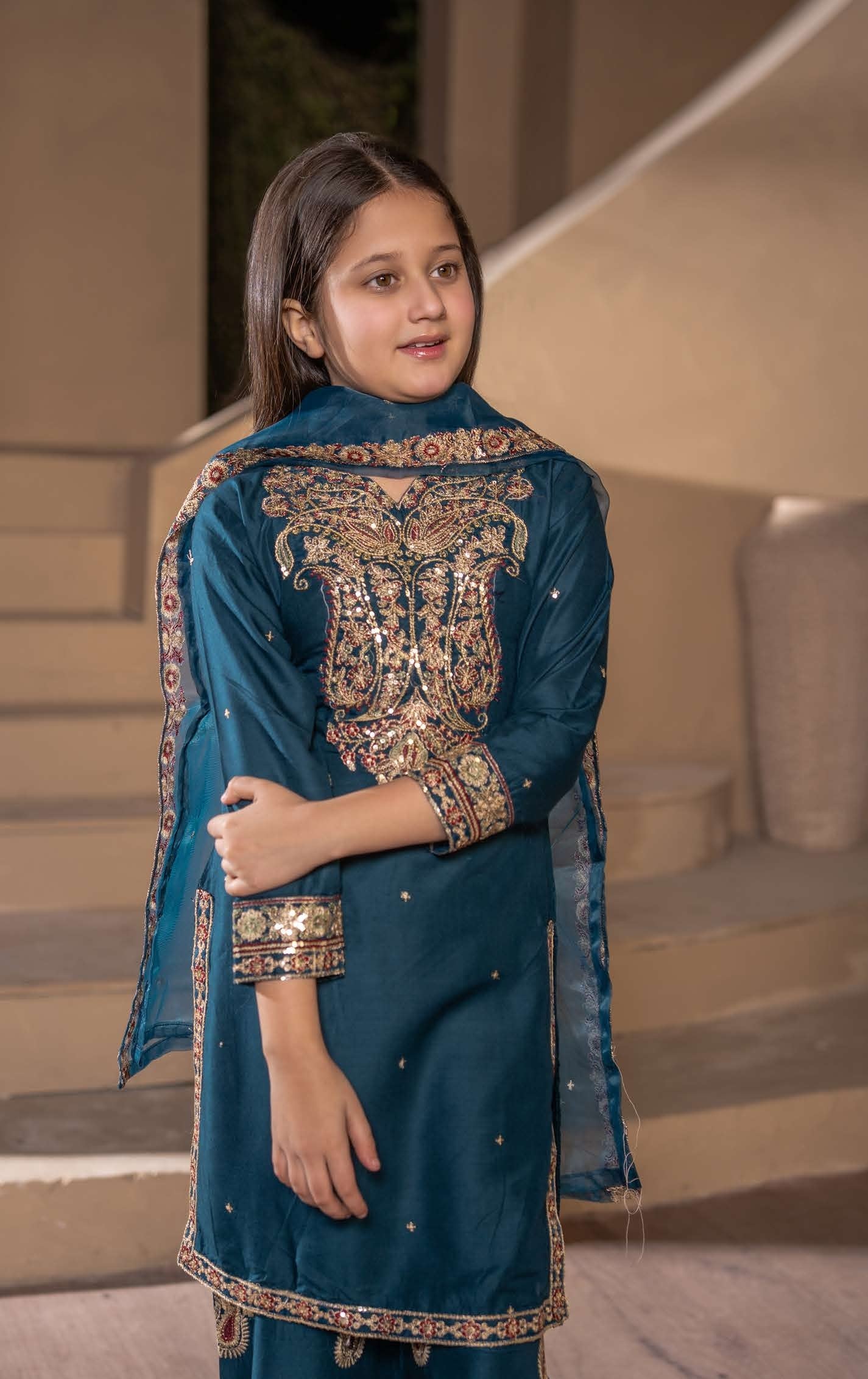 Mother Daughter Linen Embroidered - Teal Blau