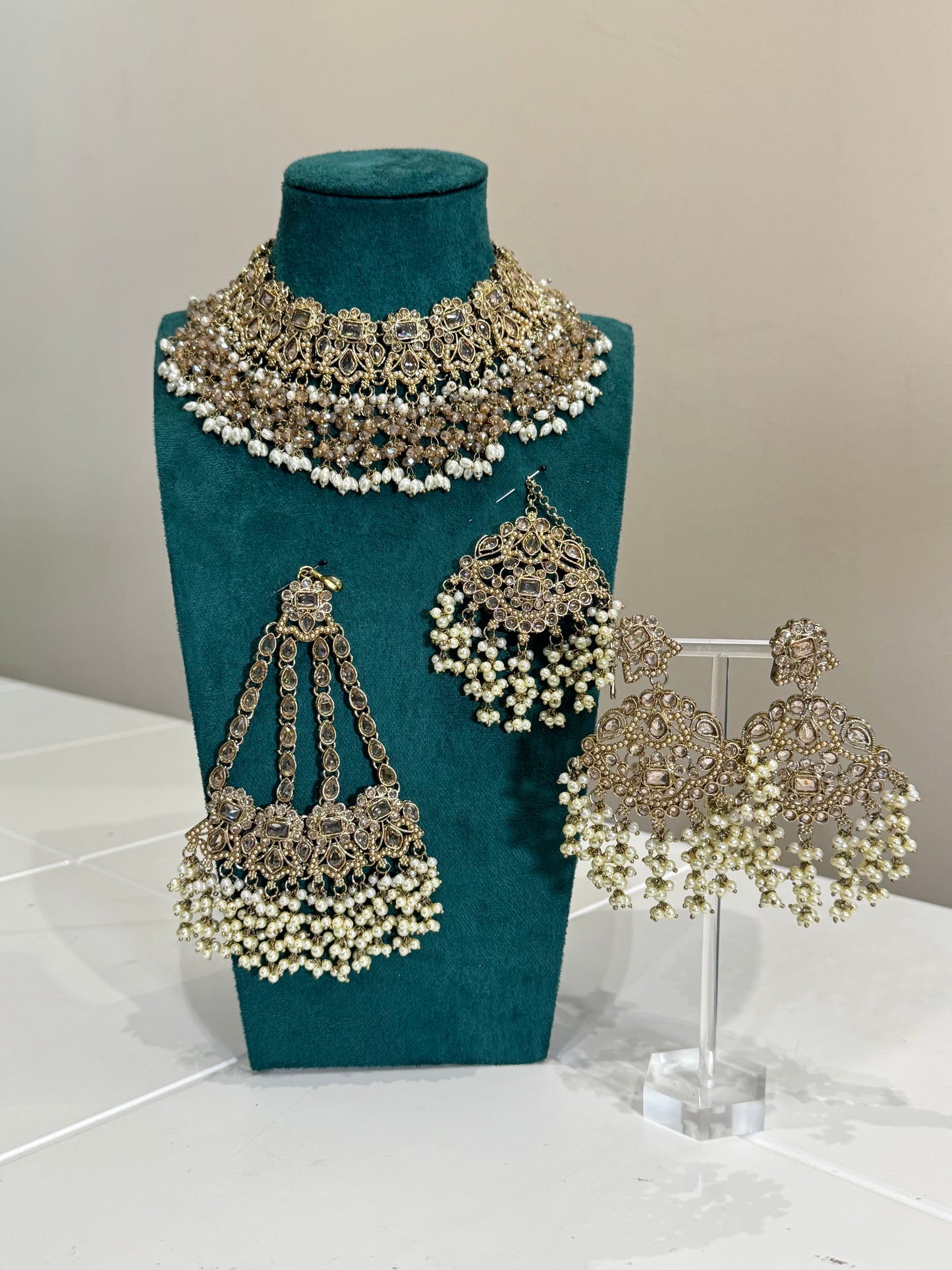 Gold Jewellery Set