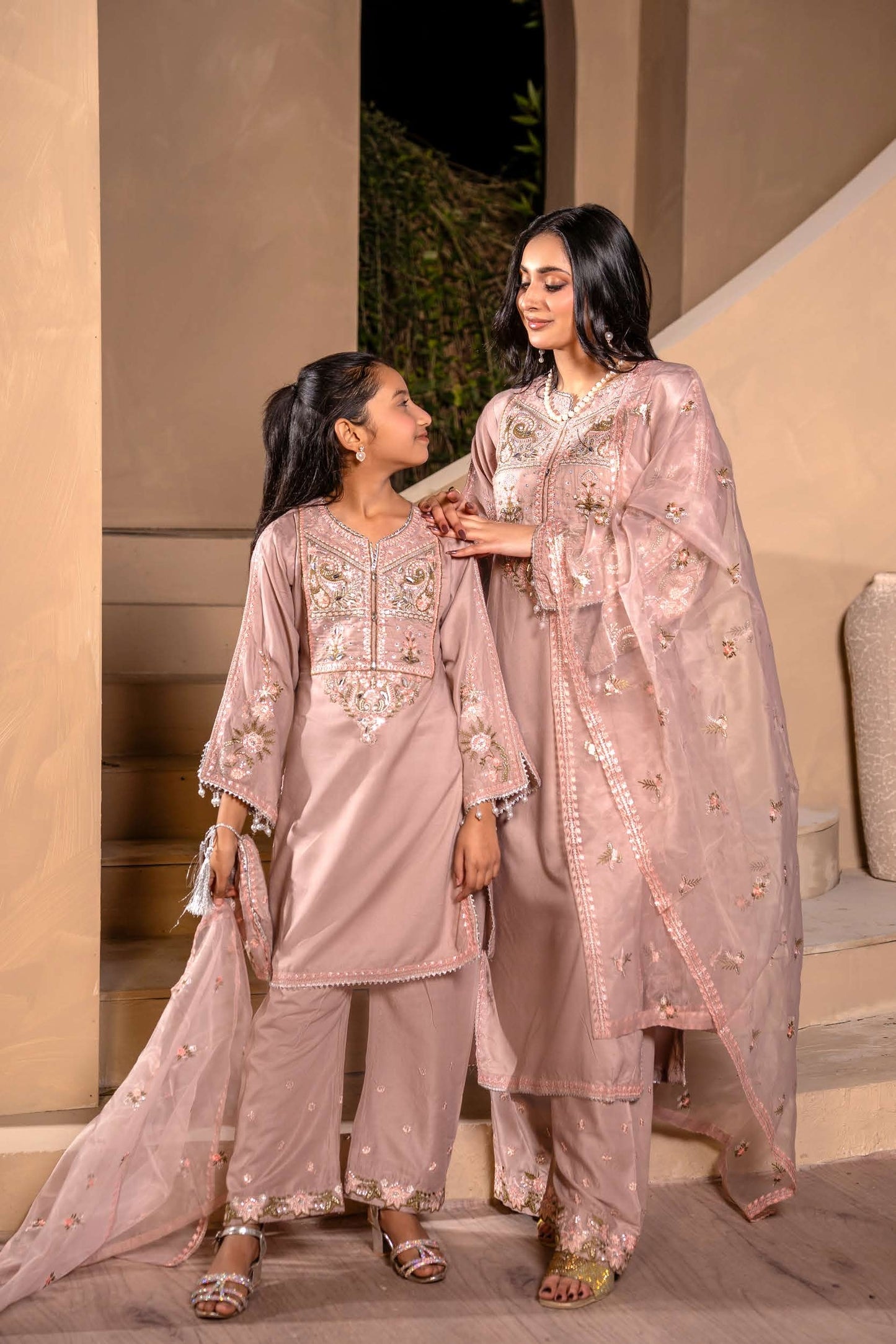 Mother Daughter Linen Embroidered - Nude rose