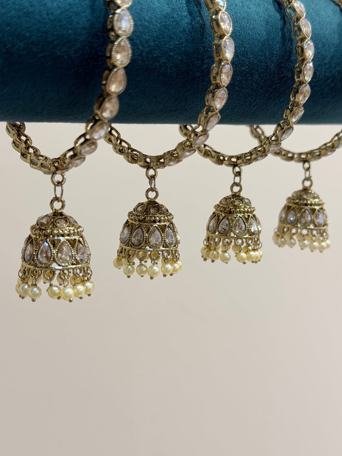 Antik-Gold Jhumka Bangles with Zirkon (4-Teilig)