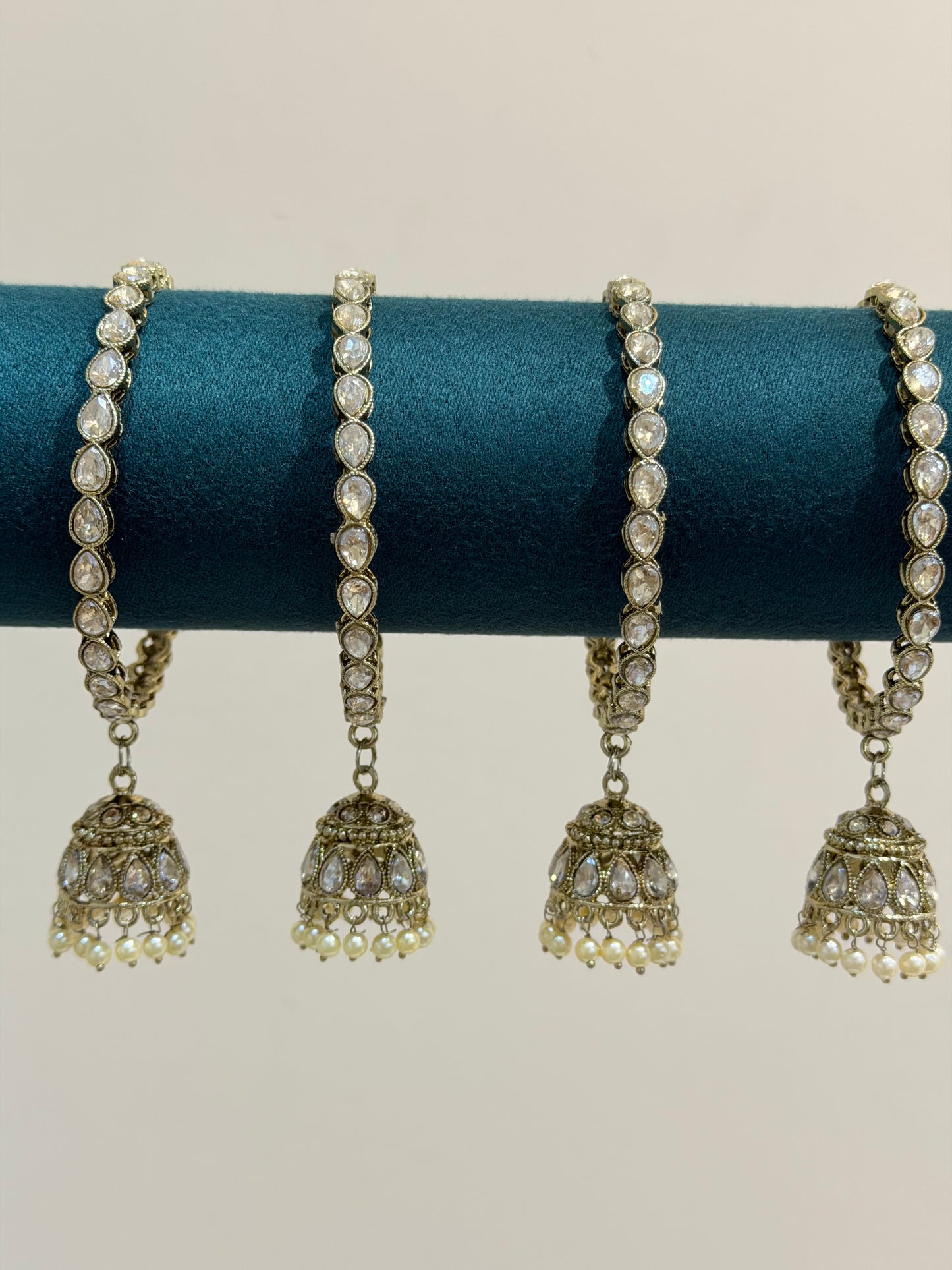 Antik-Gold Jhumka Bangles with Zirkon (4-Teilig)