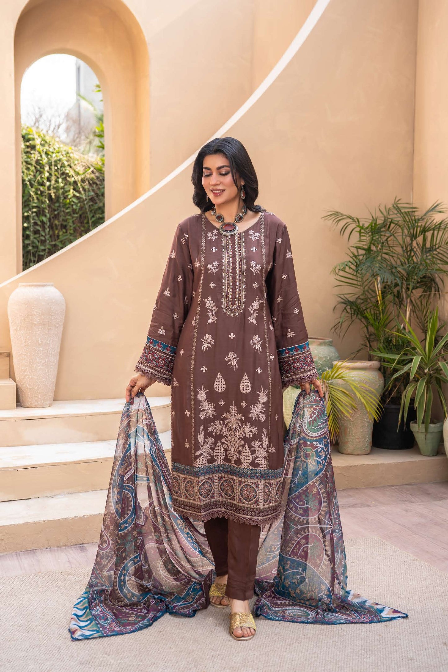 Embroidered Viscose Suit- Braun