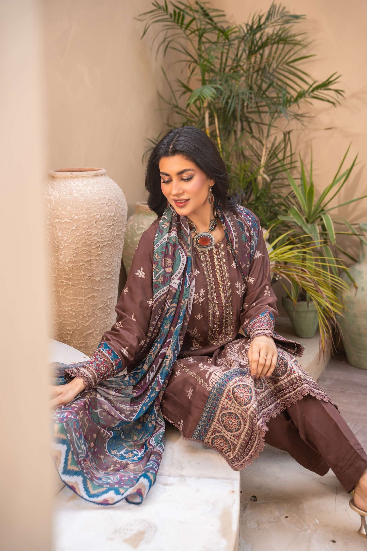 Embroidered Viscose Suit- Braun