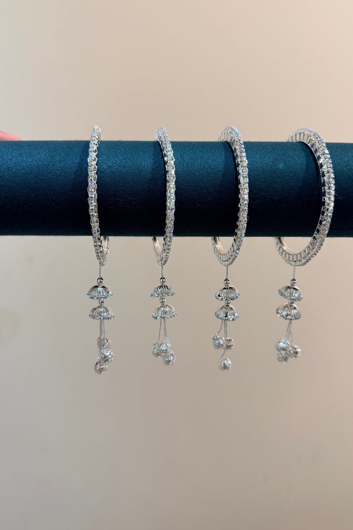 Bangles with hanging Latkan (4-teilig)