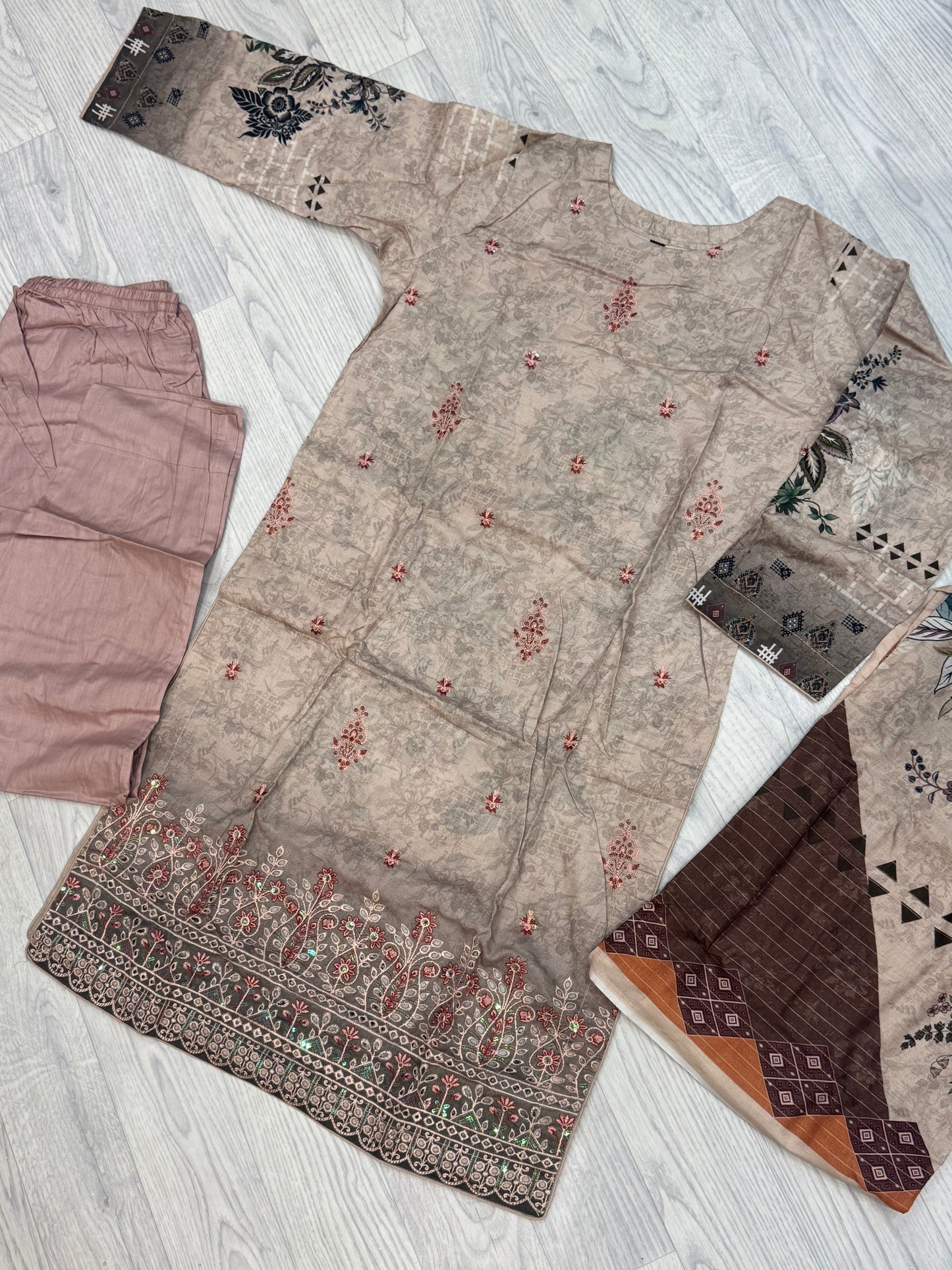 3-teiliges Suit Set aus Lawn- Suit D02