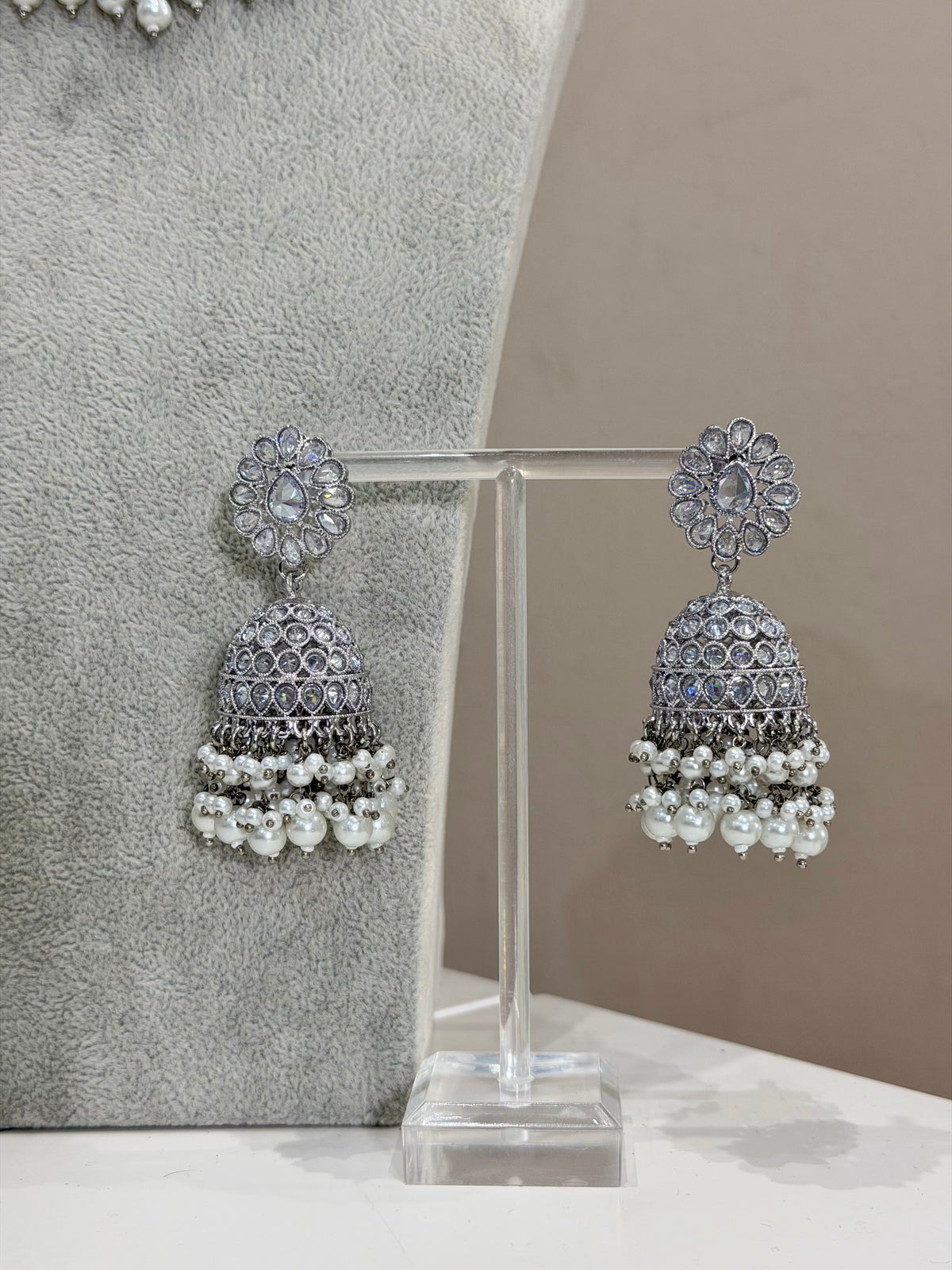 Silver / White Pearl Jewellery Set
