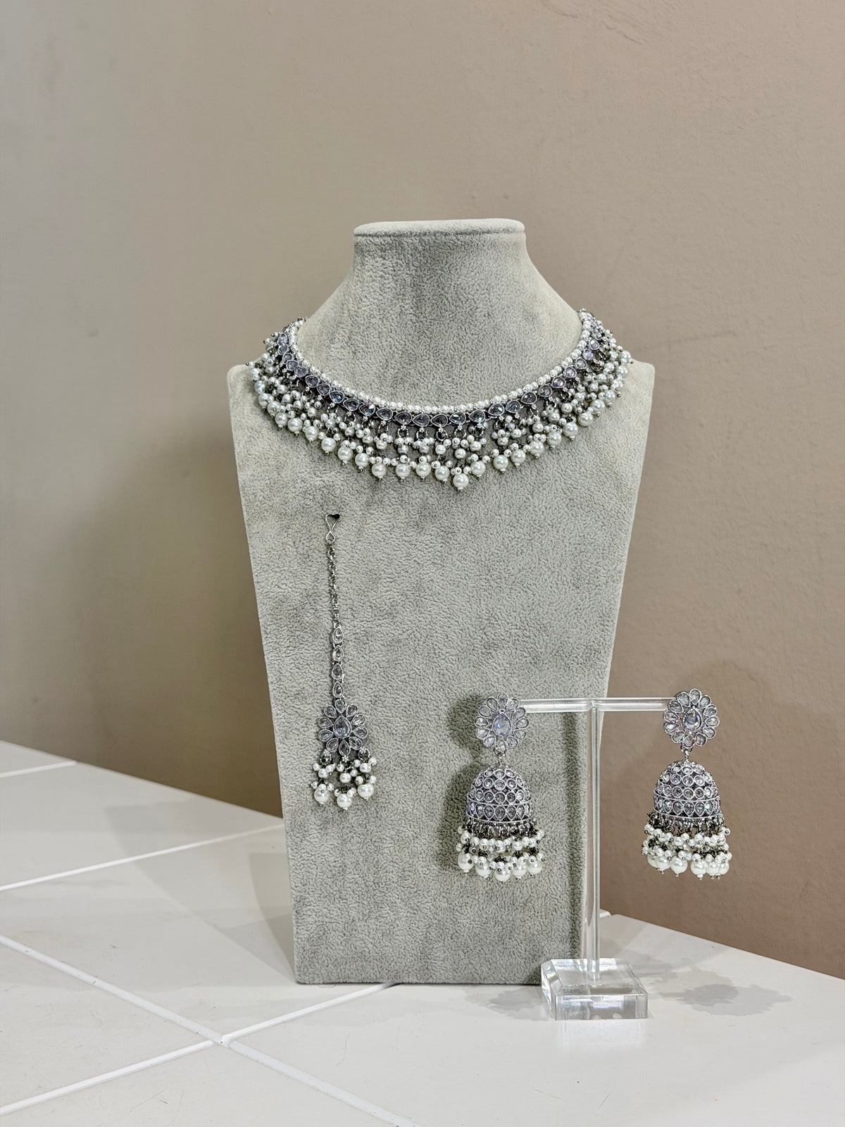 Silver / White Pearl Jewellery Set