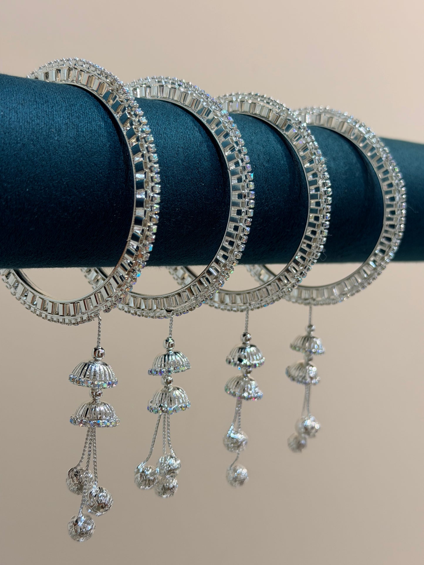 Bangles with hanging Latkan (4-teilig)