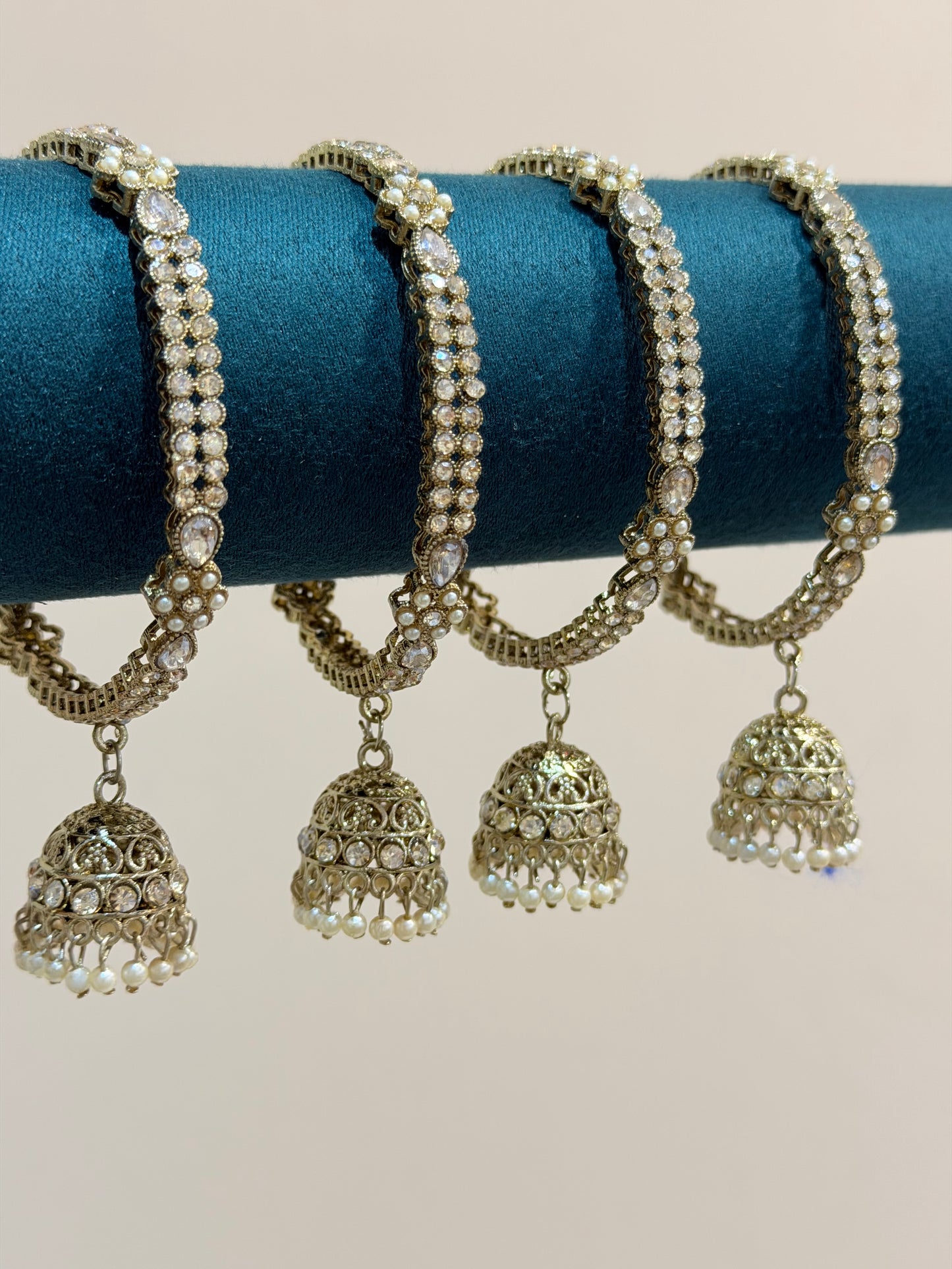 Antik-Gold Jhumka Bangles (4-Teilig)