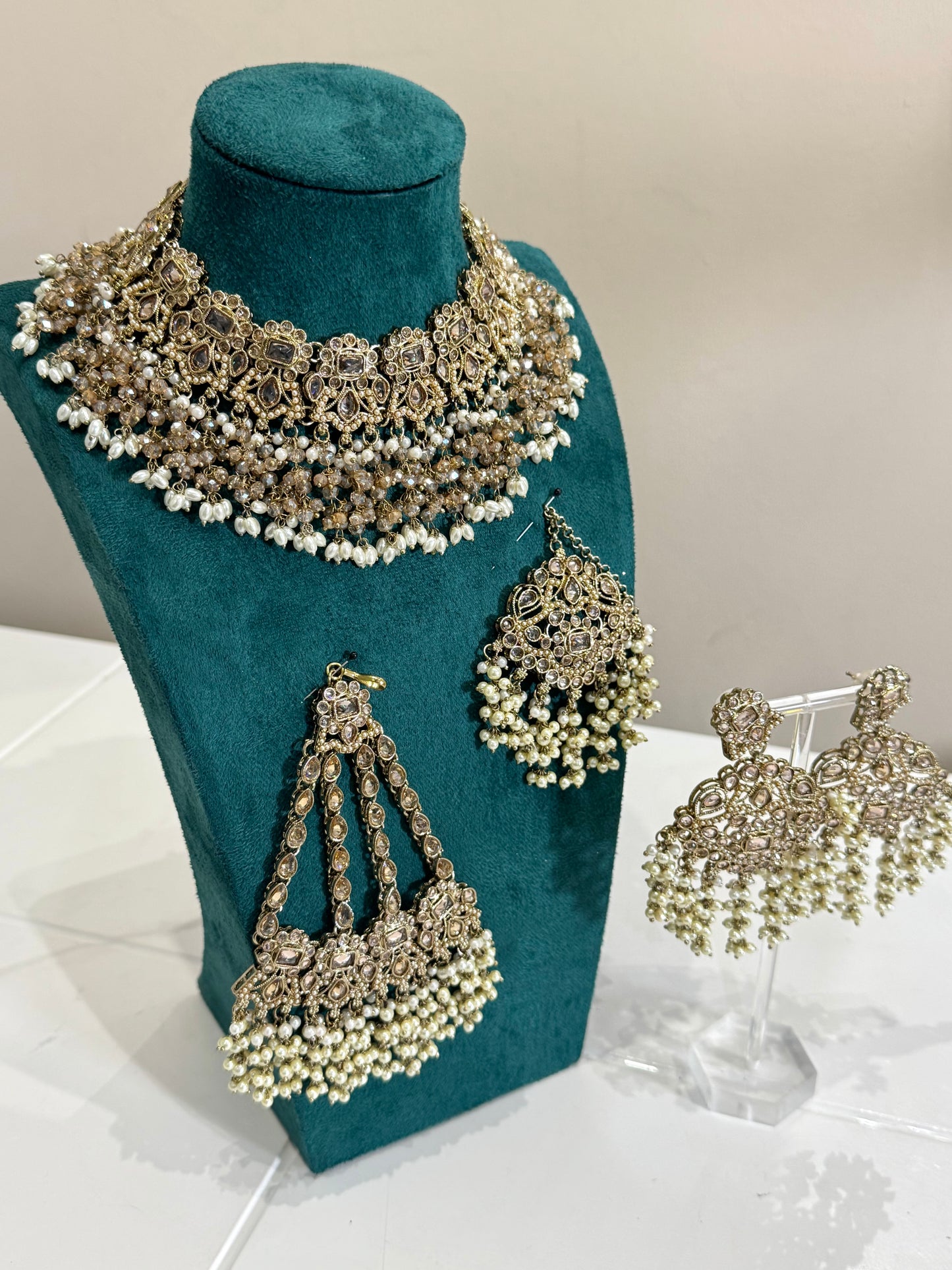 Gold Jewellery Set