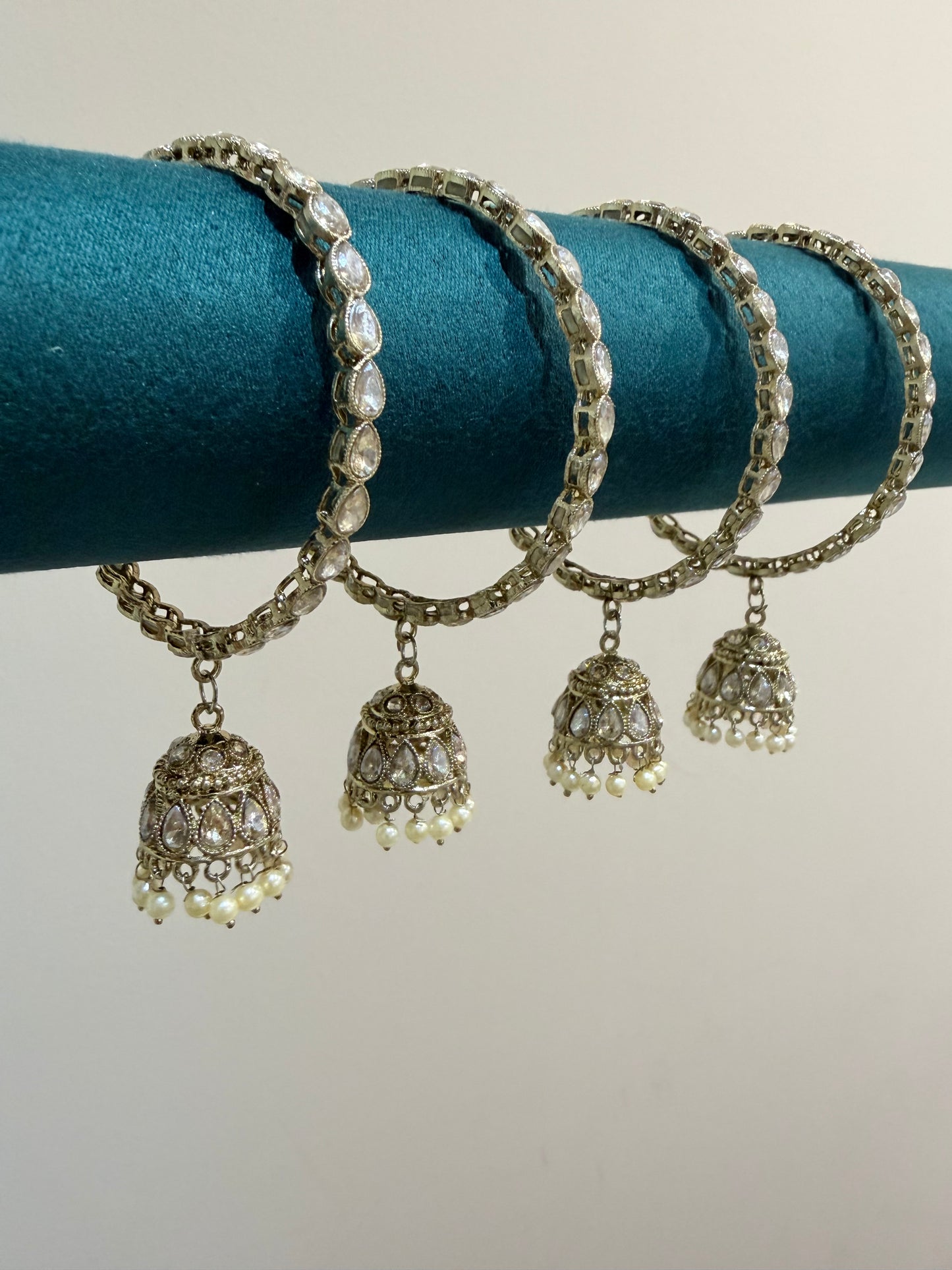 Antik-Gold Jhumka Bangles with Zirkon (4-Teilig)