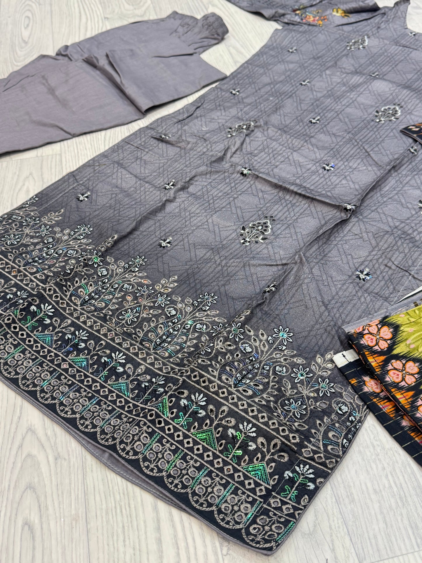 3-teiliges Suit Set aus Lawn- Suit D07