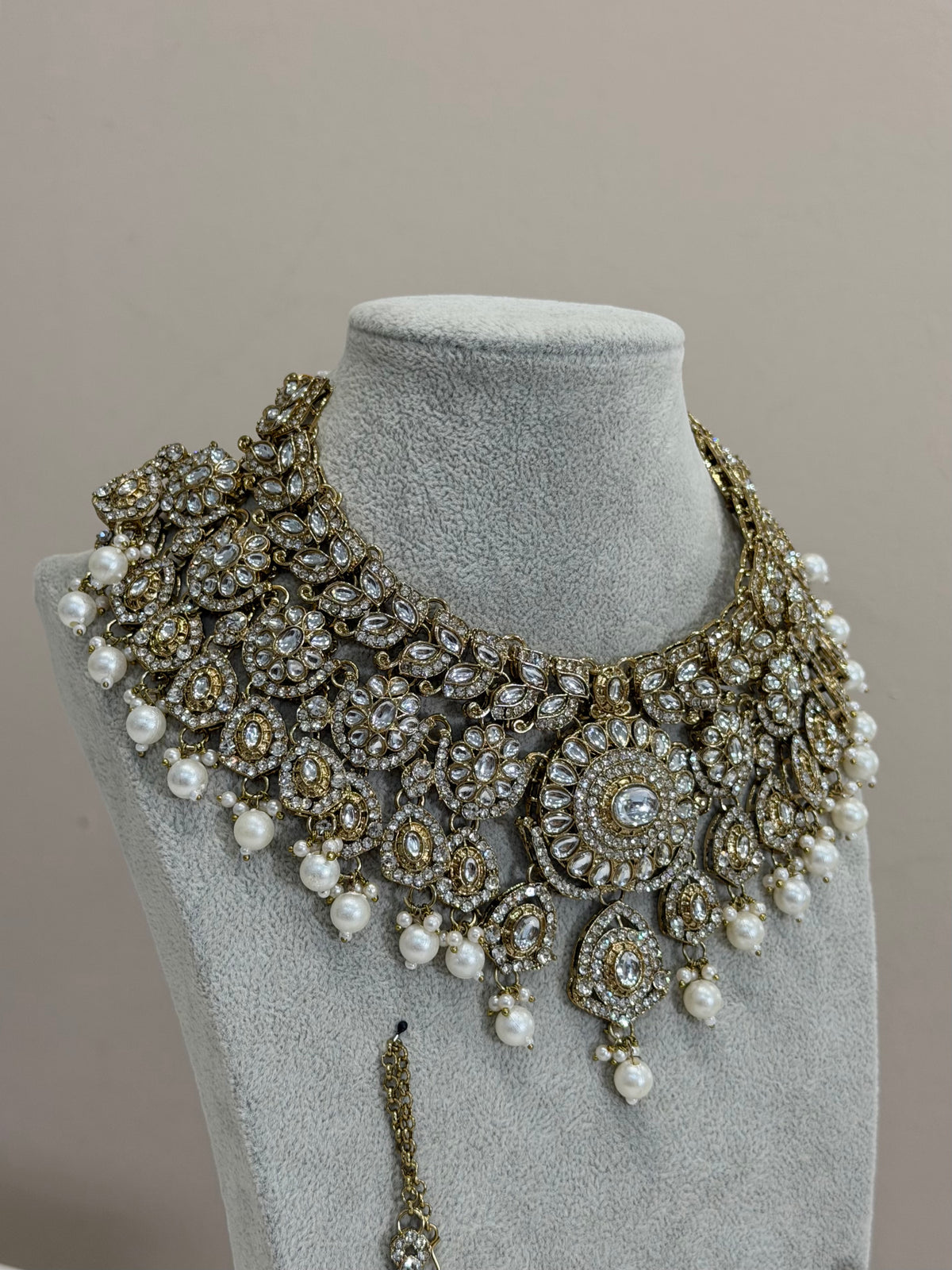 White / Gold Jewellery Set