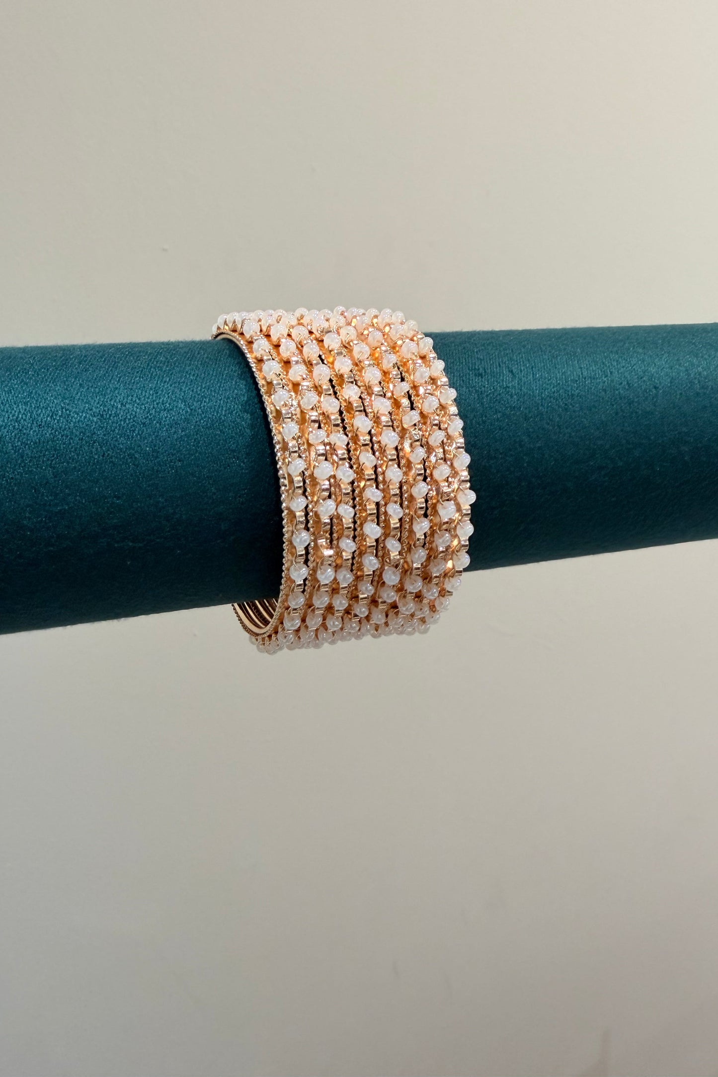Metal Bangle mit Perlen-  (8-teilig)