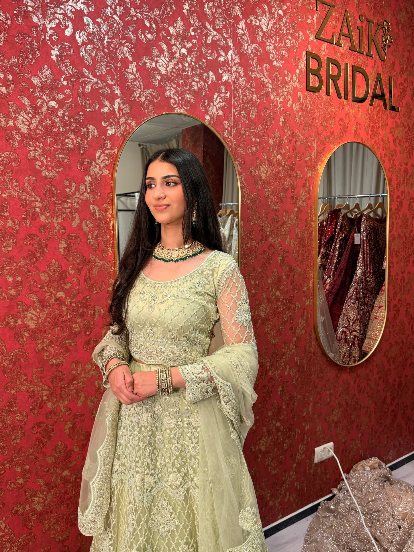 Mintgrünes Net-&-Silk-Lehenga-Set & Cutwork-Dupatta