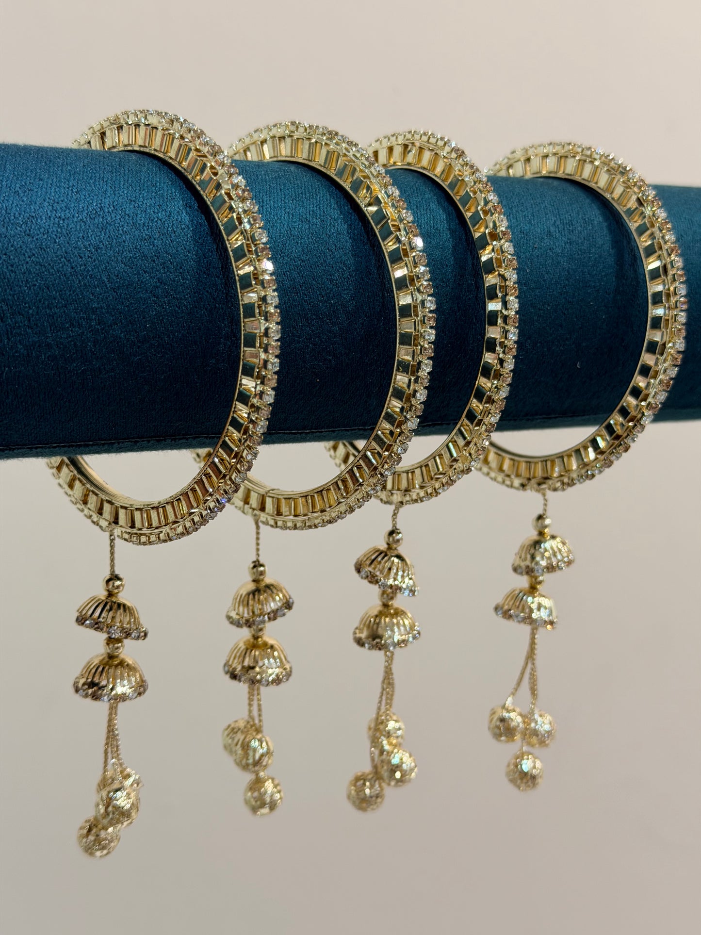 Bangles with hanging Latkan (4-teilig)