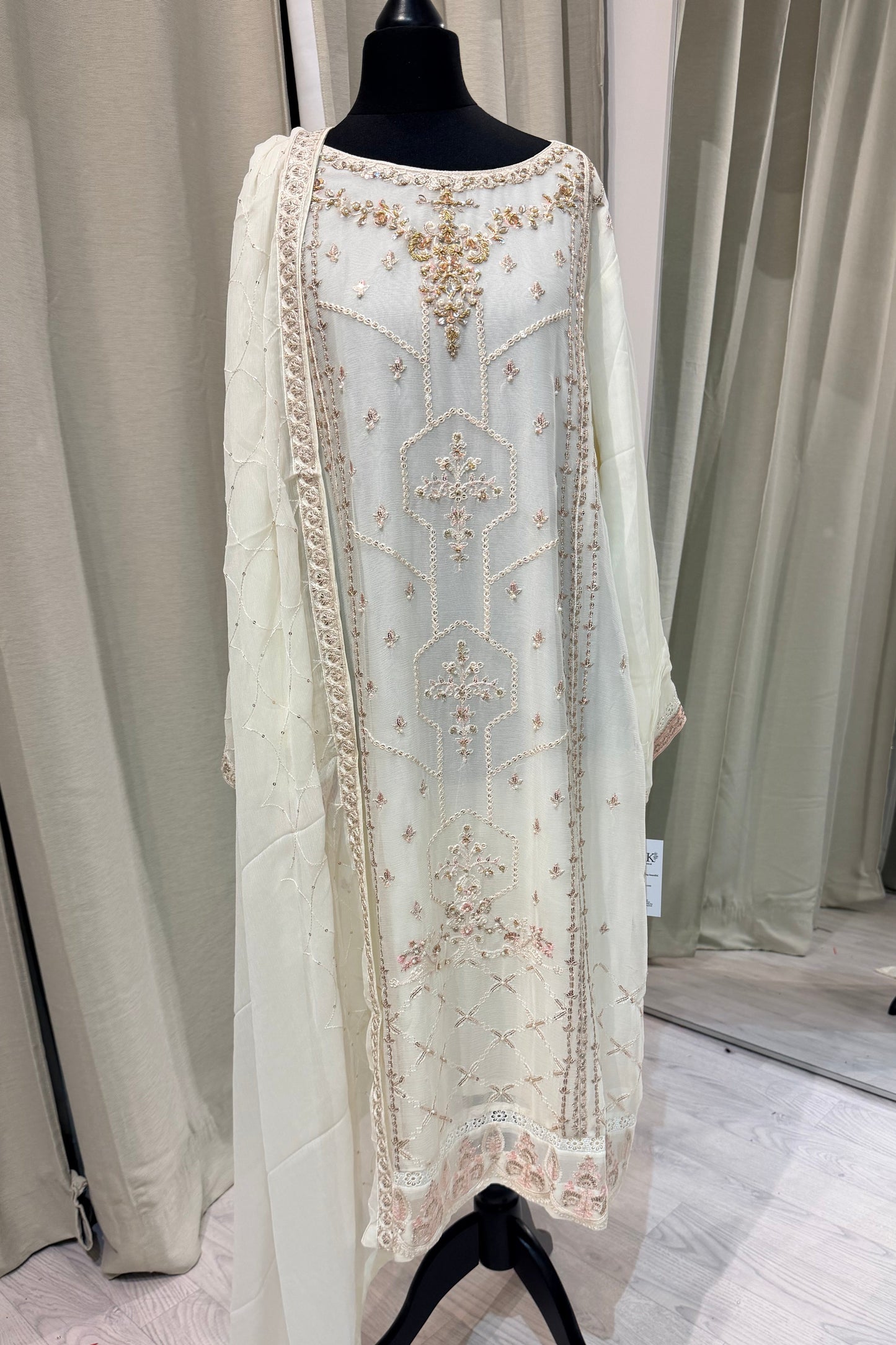 Embroidered Chiffon punjabi with work- offwhite / Gold