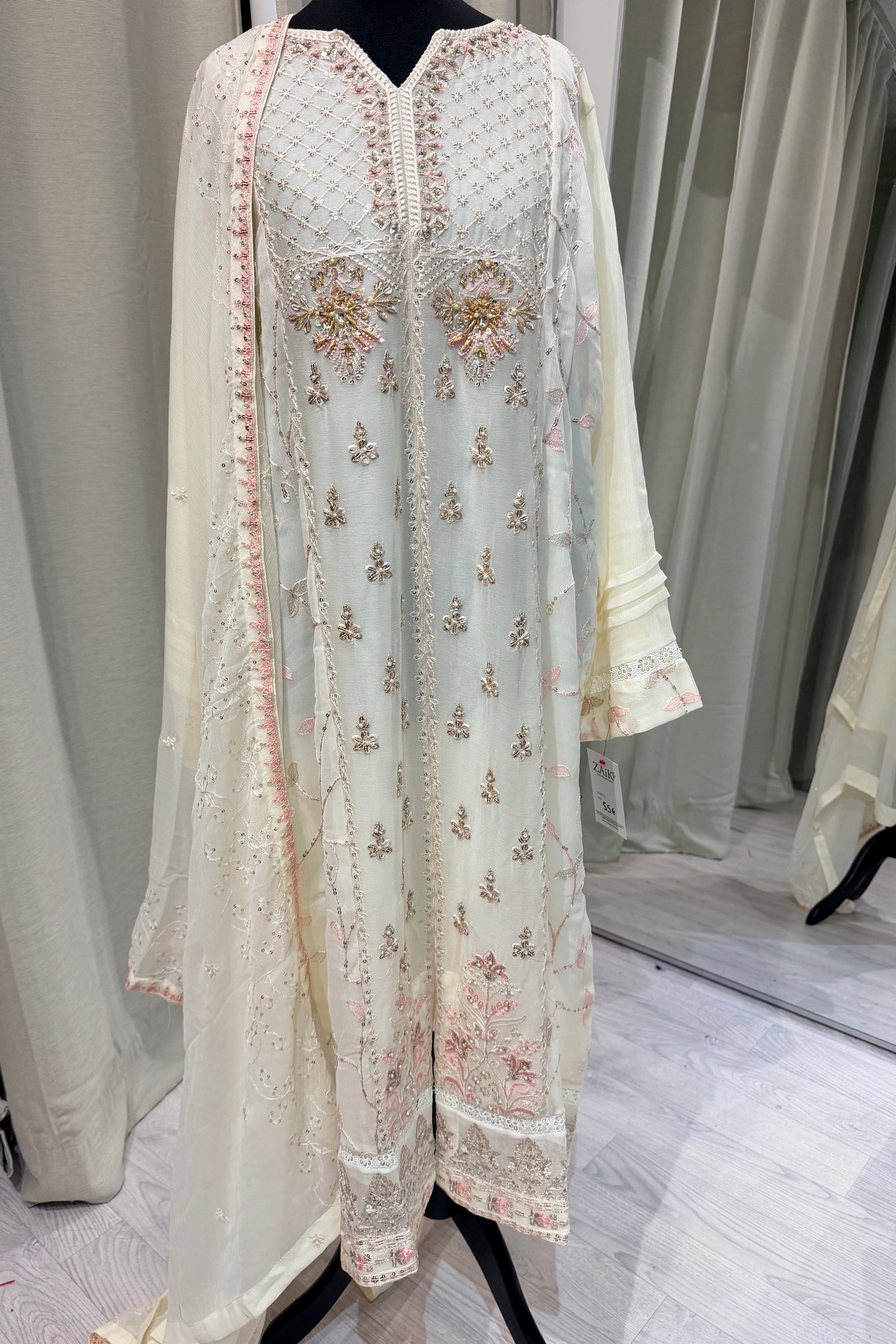 Embroidered Chiffon punjabi with work- creme /pink