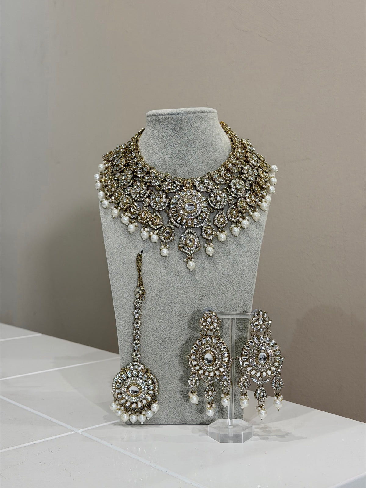 White / Gold Jewellery Set