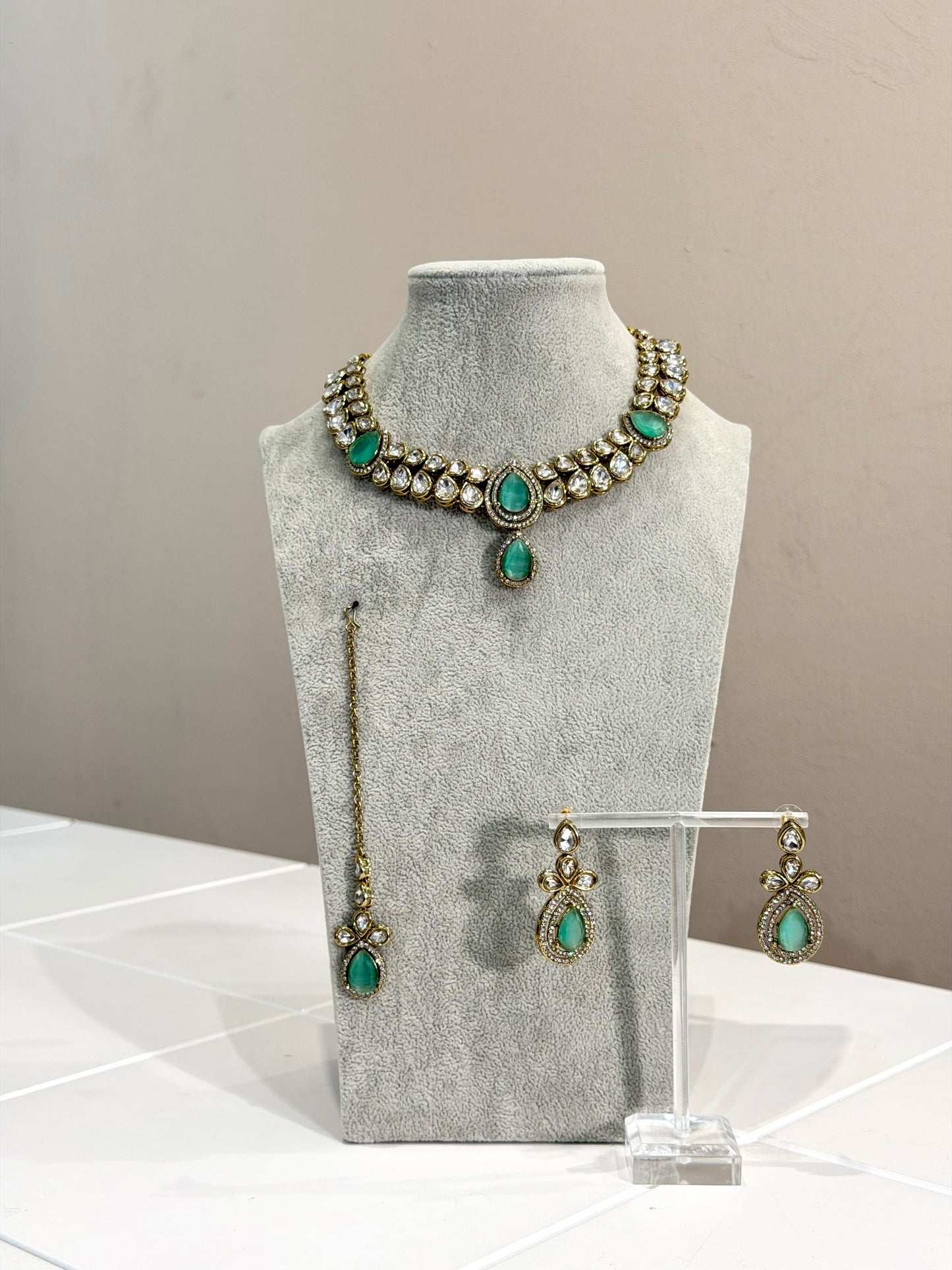 Traditionelles American Diamon Kundan Jewellery Set - 4 Colours