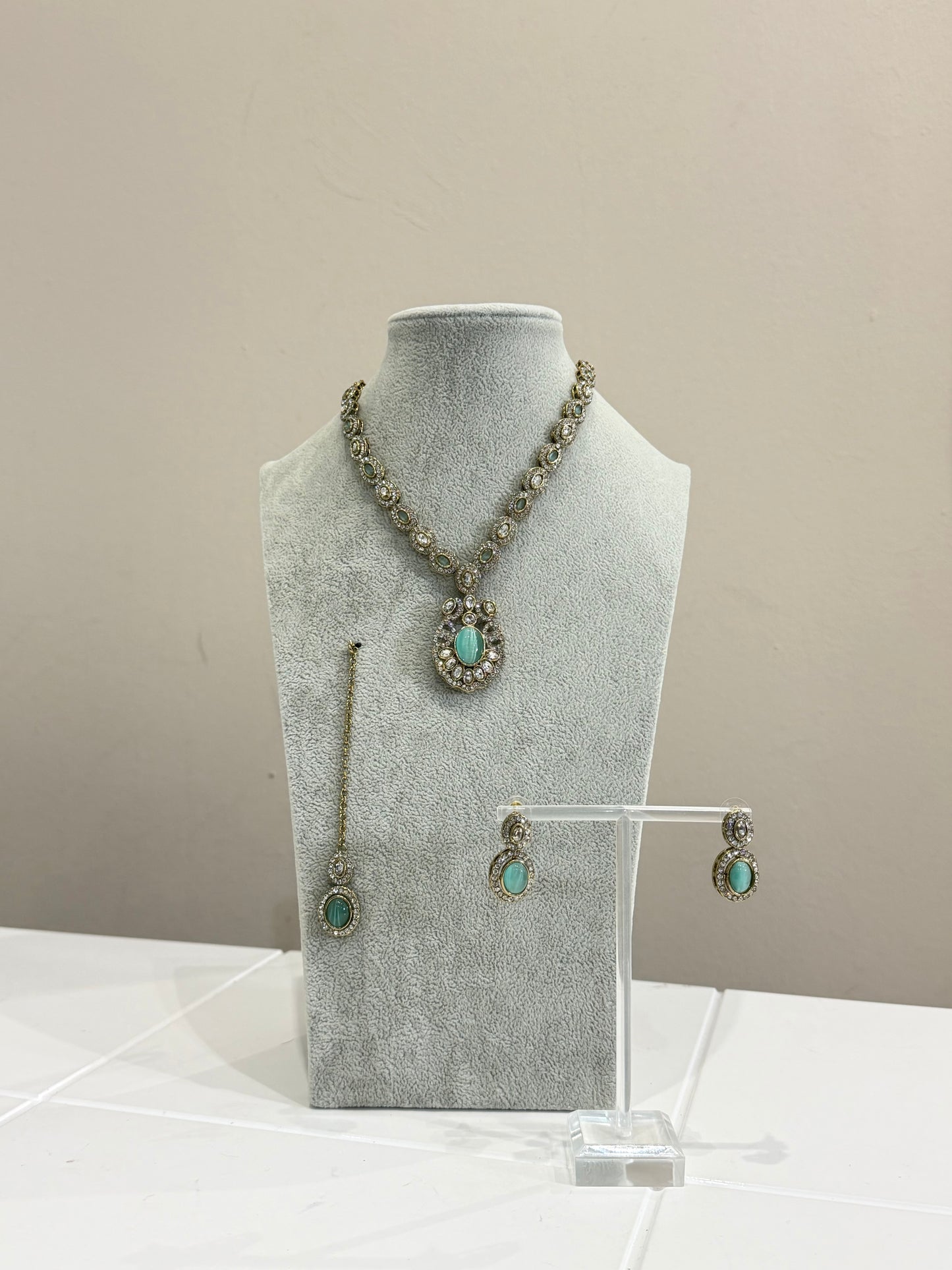 Traditionelles American Diamon Kundan Jewellery Set - 3 Colours