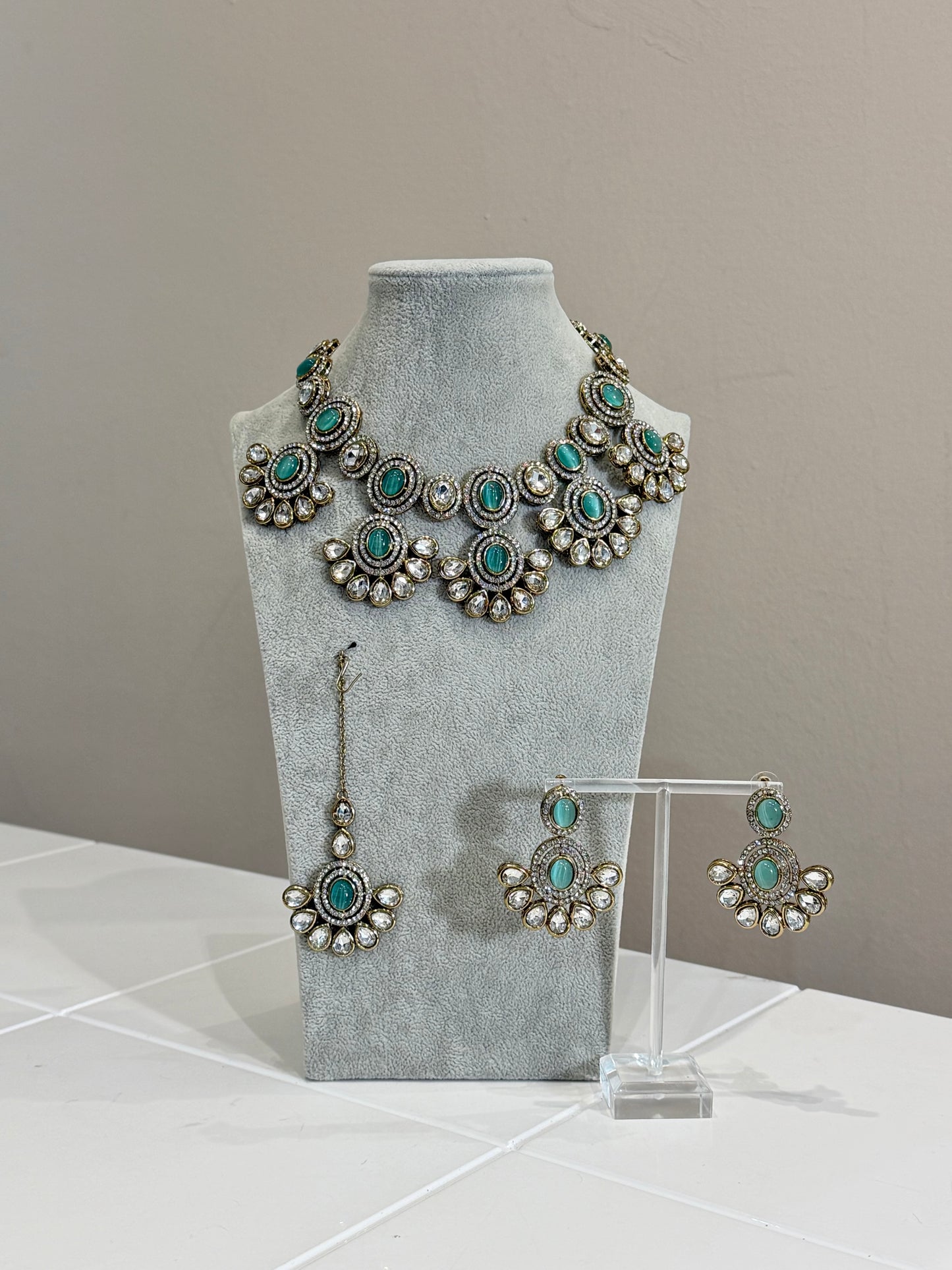 Traditionelles American Diamon Kundan Jewellery Set - 4 Colours