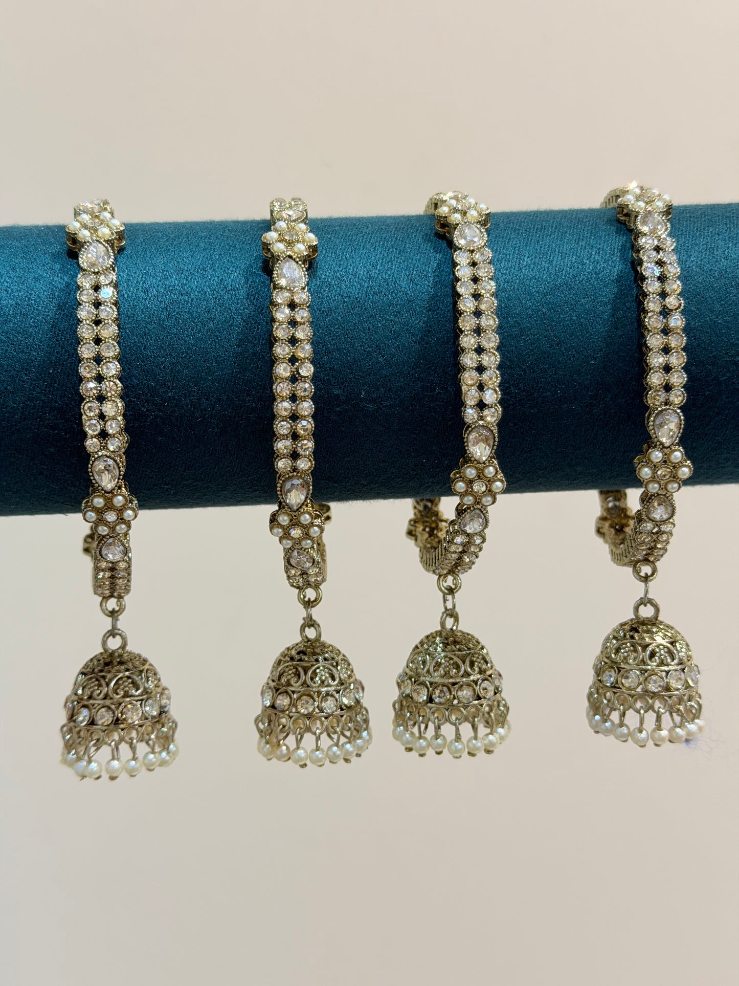 Antik-Gold Jhumka Bangles (4-Teilig)