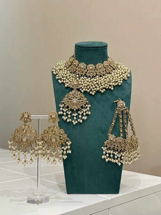 Off-White Pearl Jewellery Set