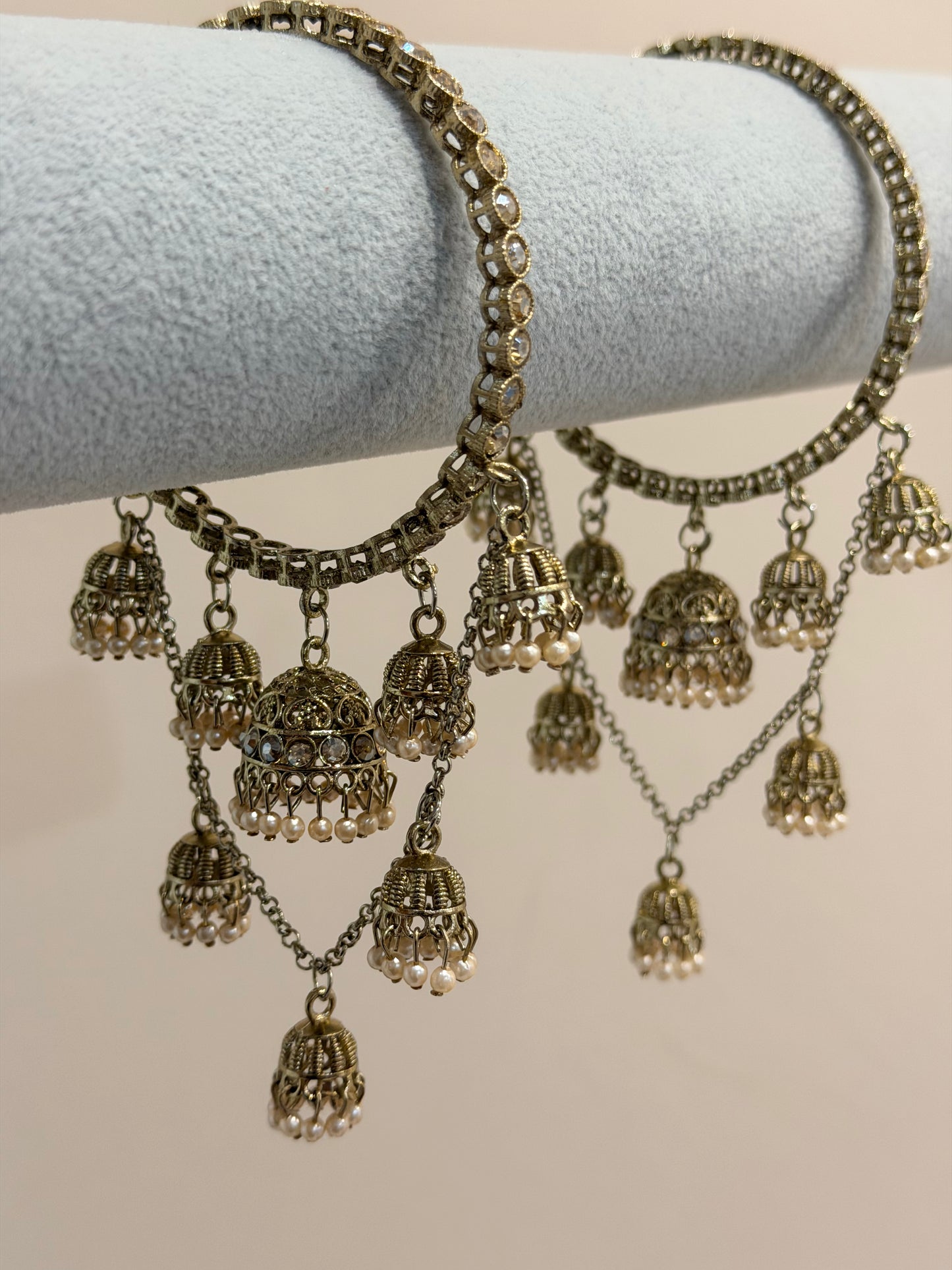 Antik-Gold Multiple Jhumka Bangles