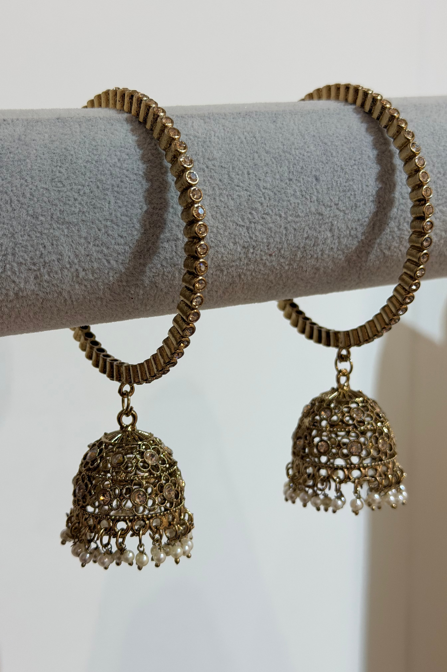 Antik-Gold Jhumka Bangles