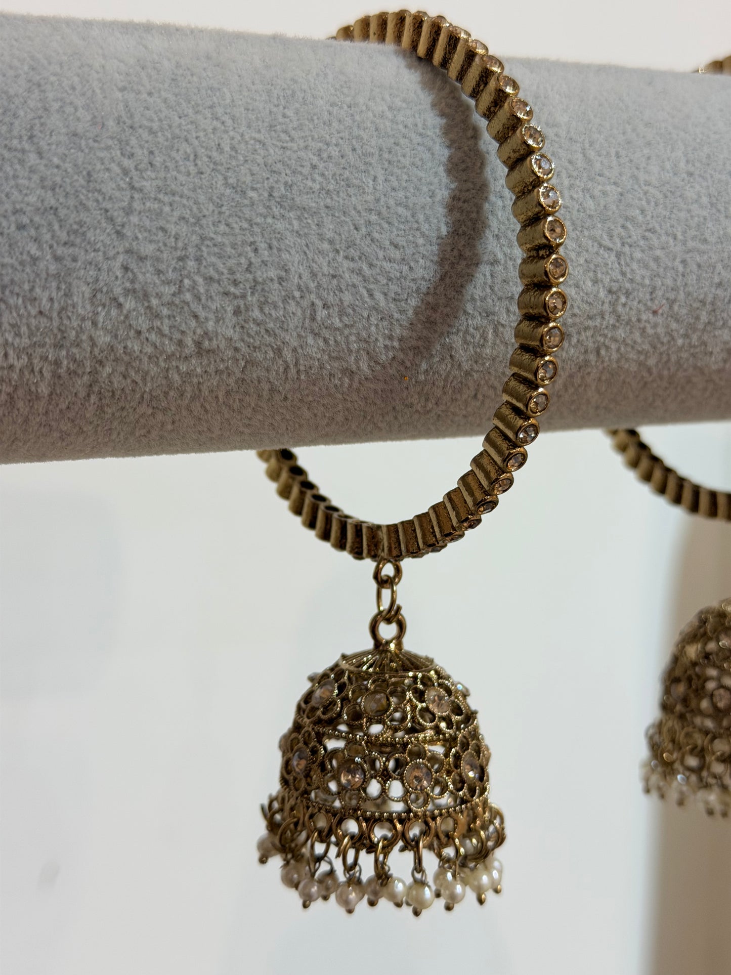 Antik-Gold Jhumka Bangles