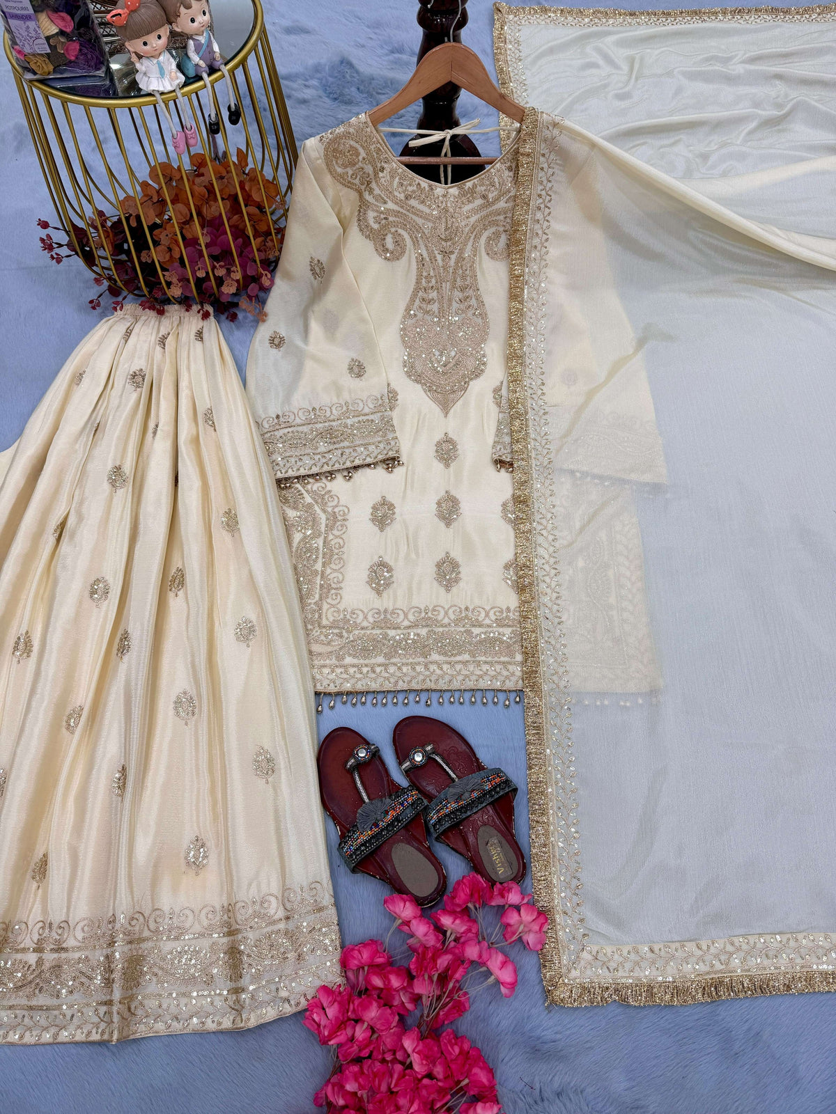 Designer Partywear-Set aus Chinon-Seide - Beige